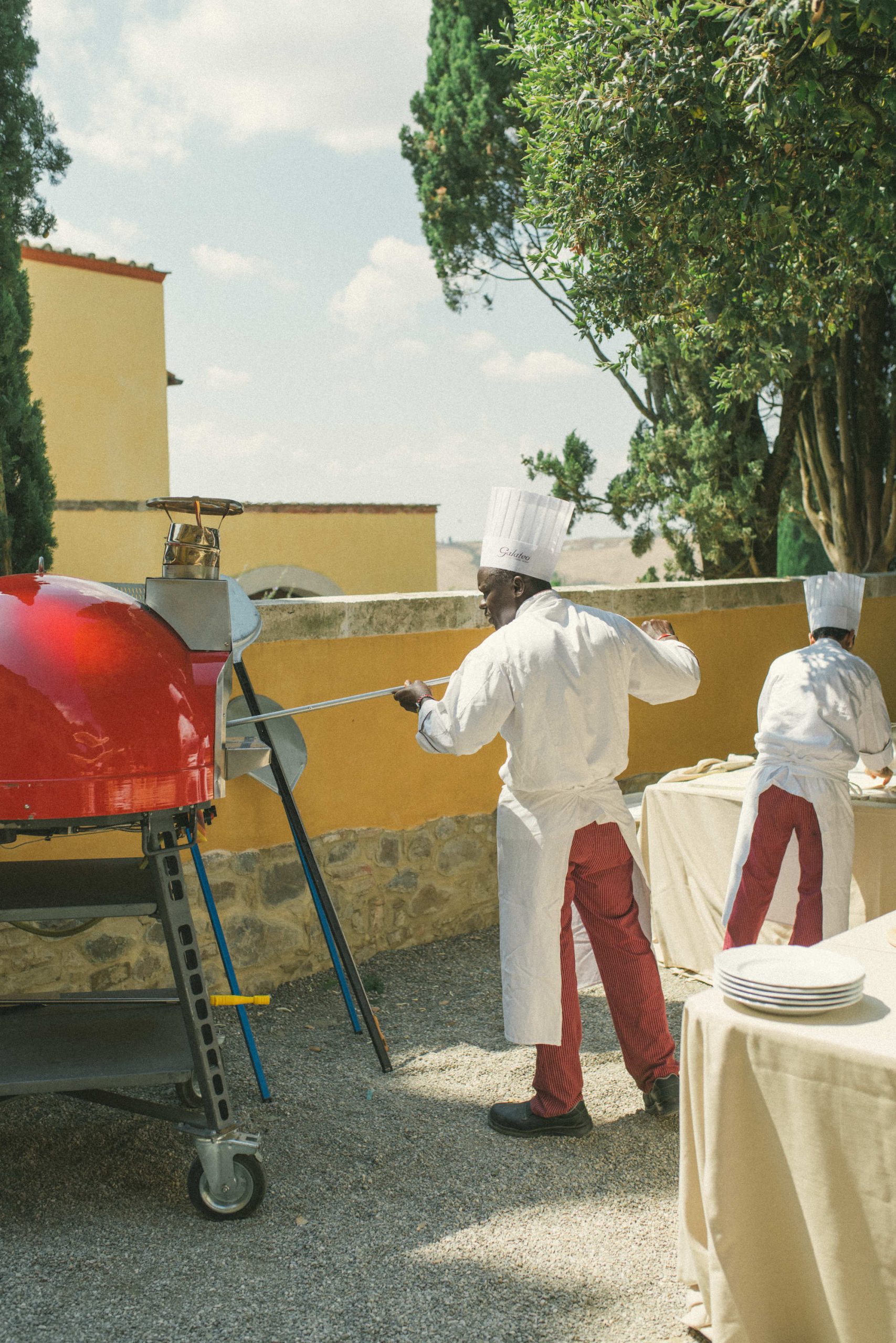 De bruiloft van Samantha en Justin in de villa uit Succession