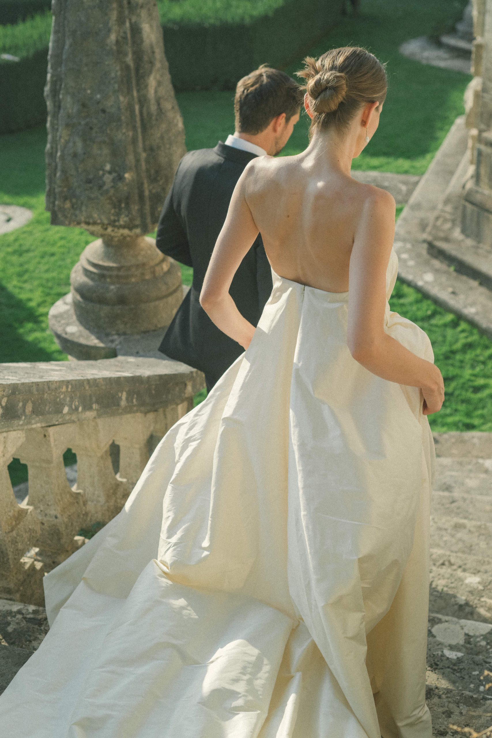 De bruiloft van Samantha en Justin in de villa uit Succession