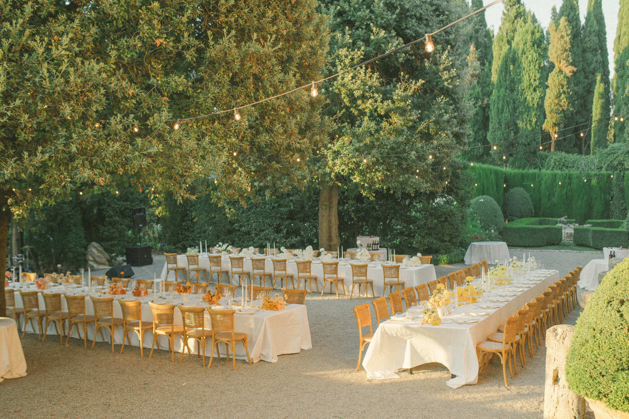 De bruiloft van Samantha en Justin in de villa uit Succession