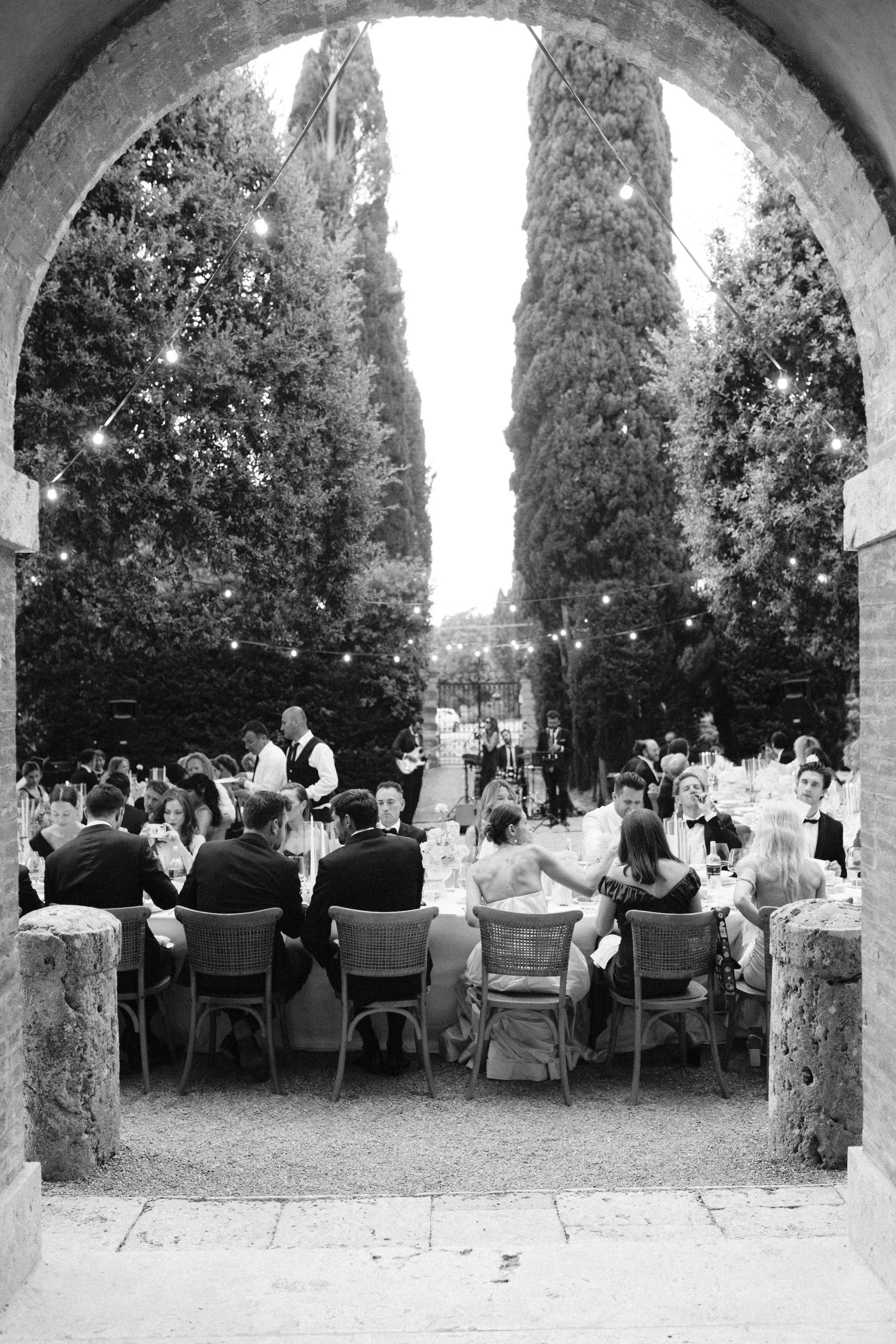 De bruiloft van Samantha en Justin in de villa uit Succession