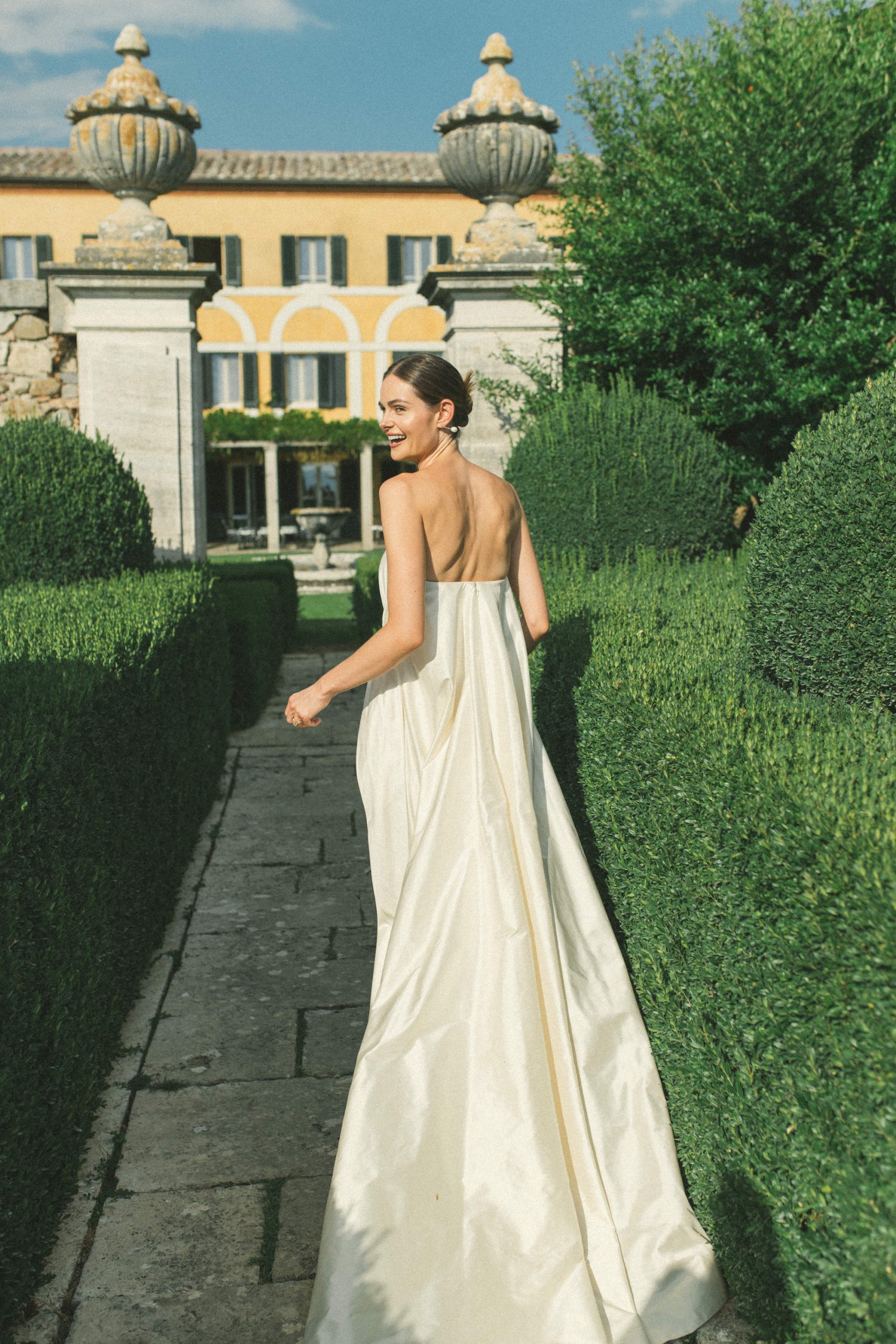 Samantha in haar bruidslook