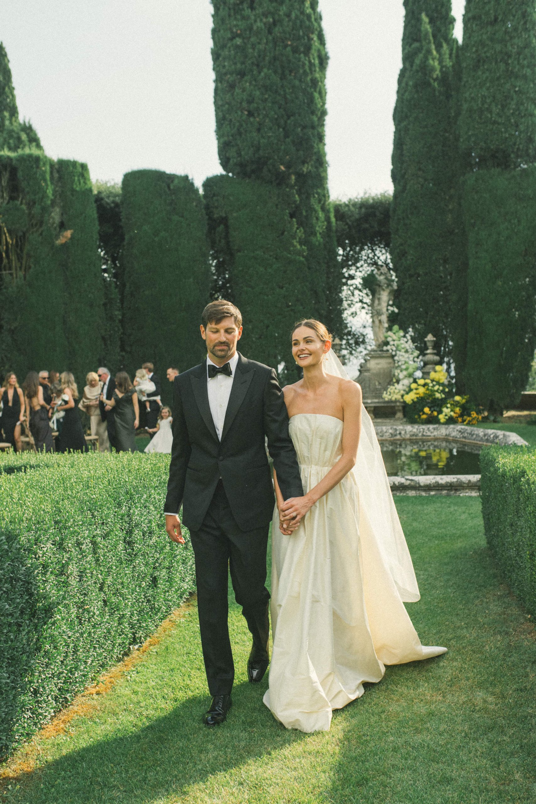 De bruiloft van Samantha en Justin in de villa uit Succession