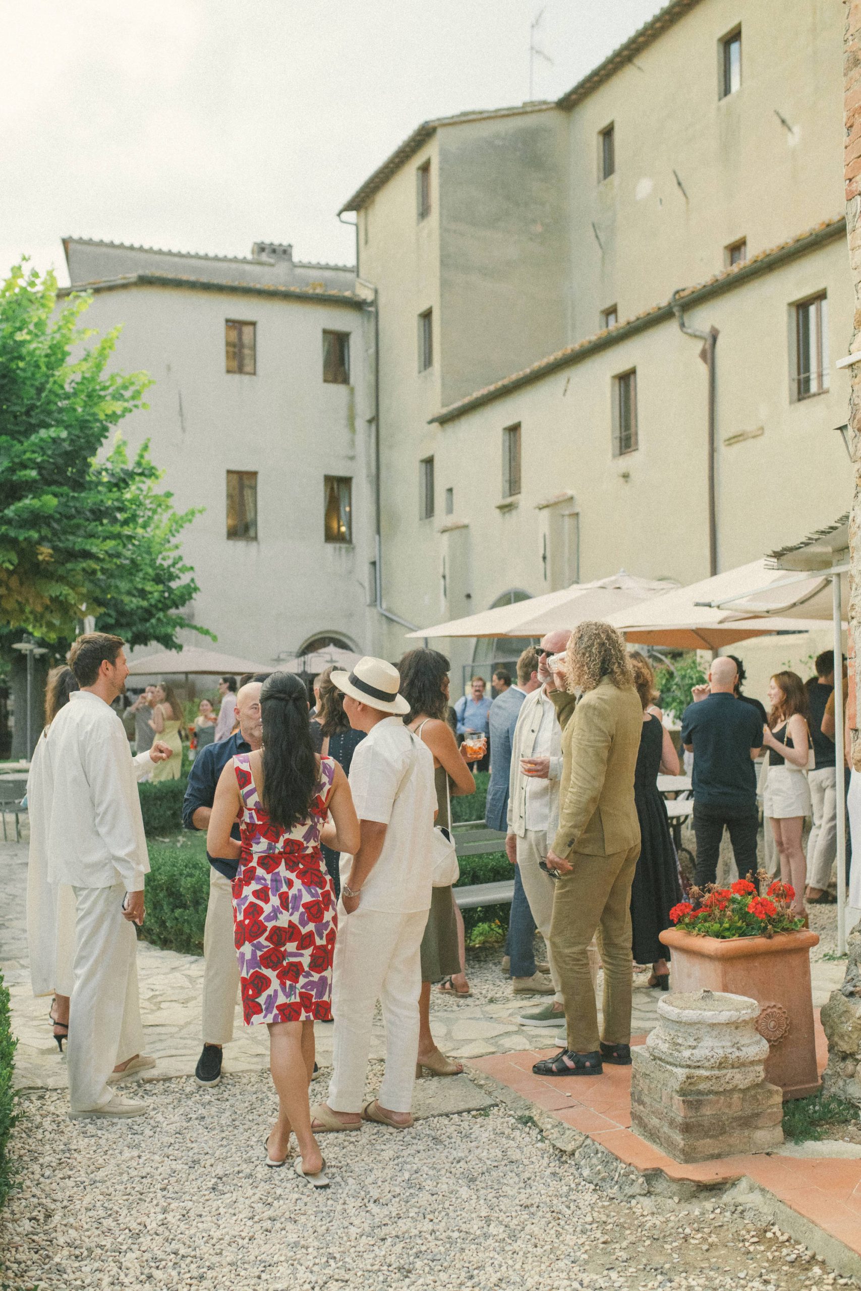 De bruiloft van Samantha en Justin in de villa uit Succession