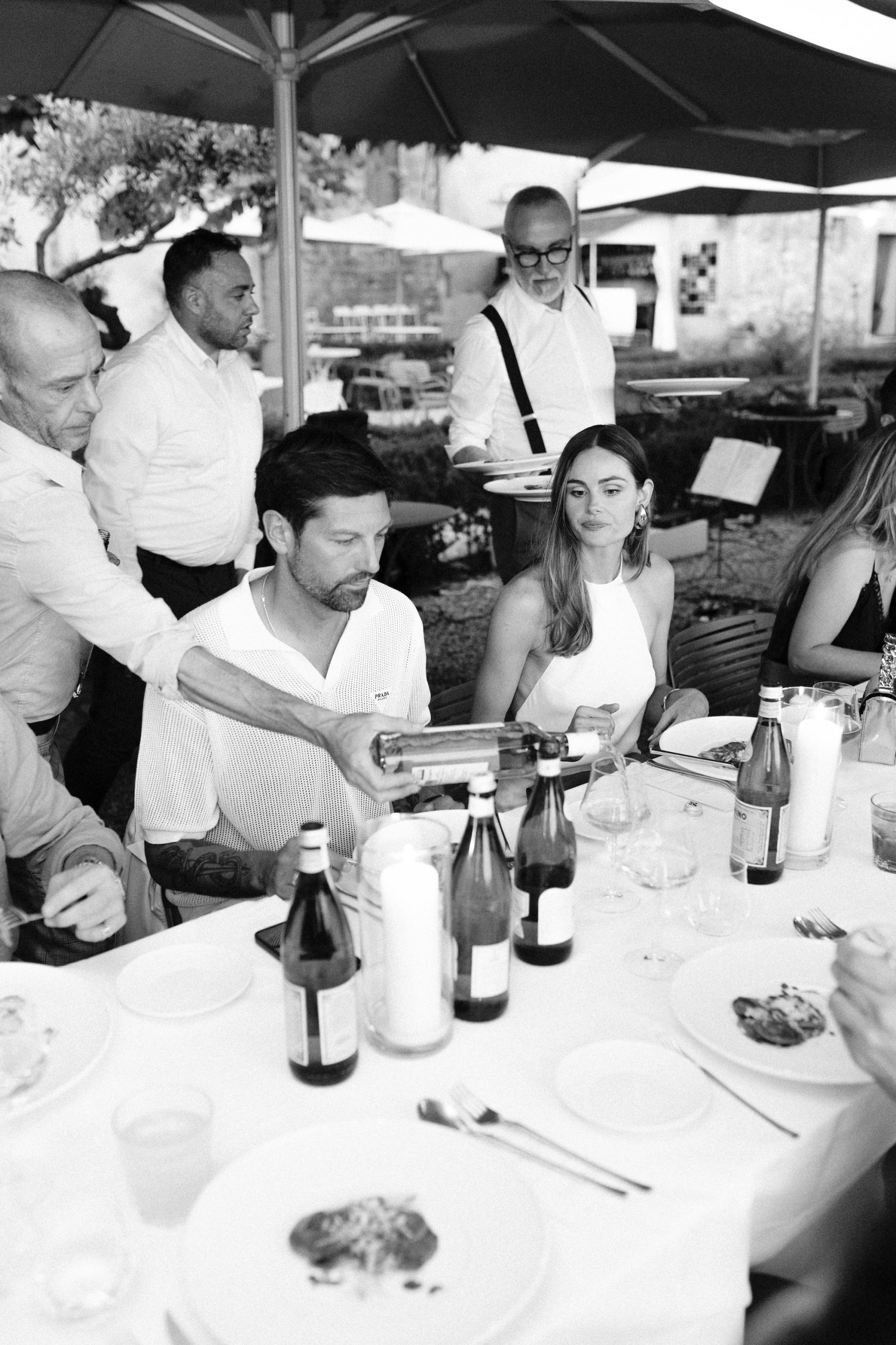 De bruiloft van Samantha en Justin in de villa uit Succession