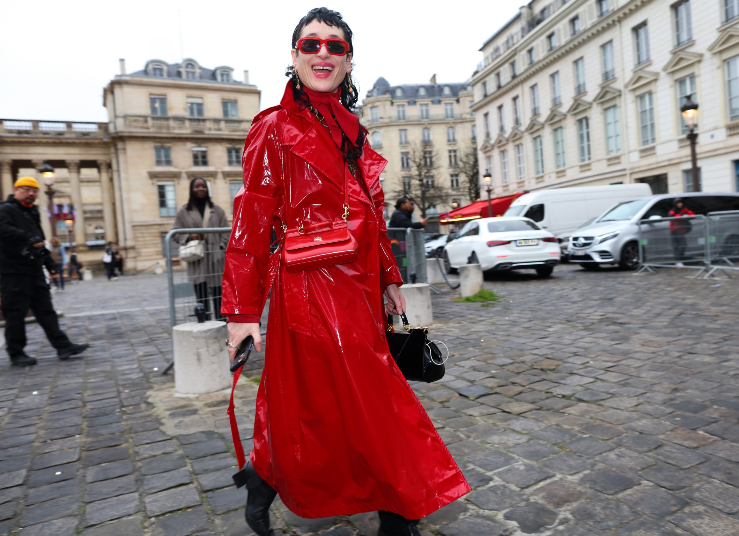 Streetstyle Paris Fashion Week leren trenchcoat