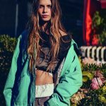 Vrouw met lang haar - een mand lang je haren wassen zonder shampoo, wat gebeurt er dan?