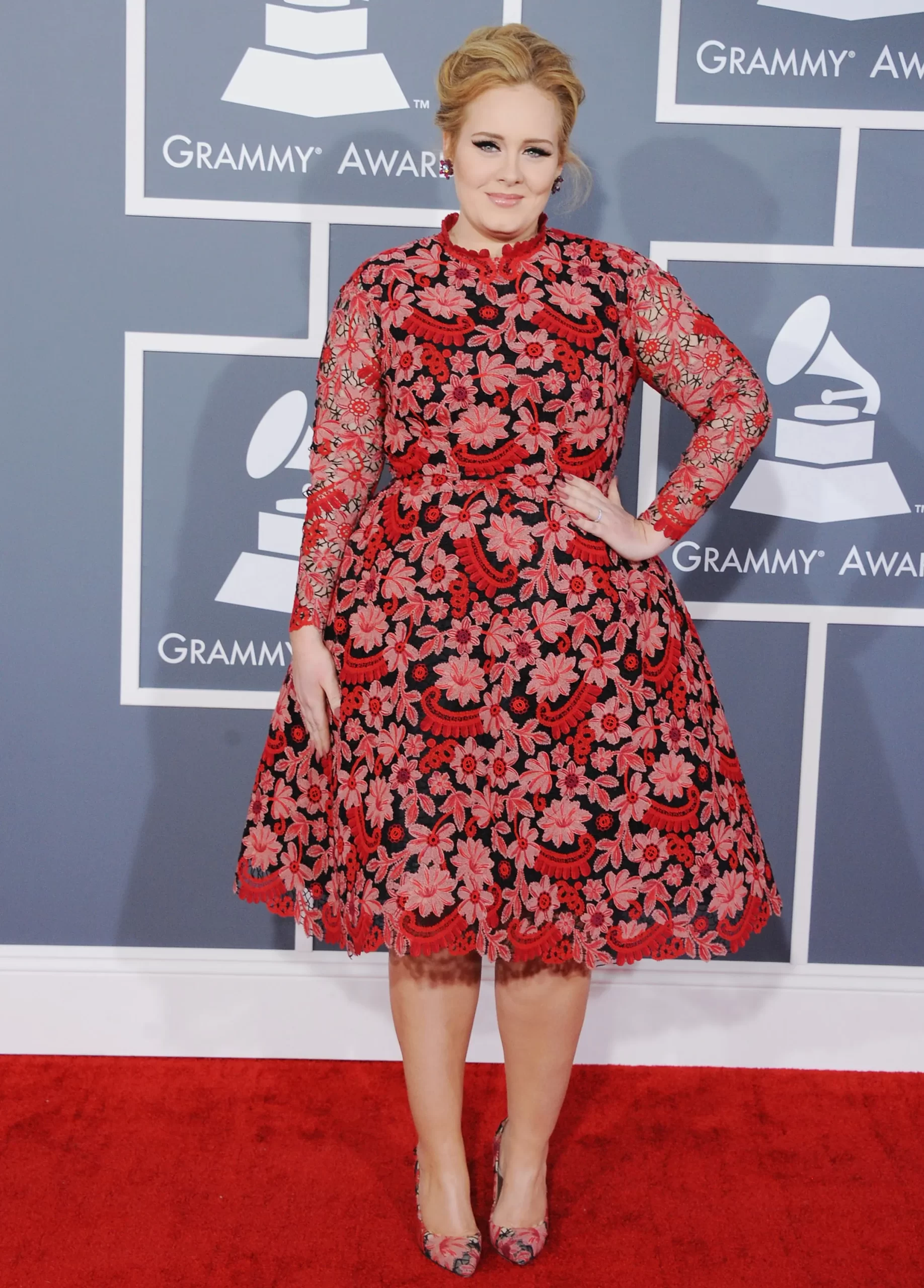 Adele in Valentino op de rode loper bij de Grammy's 2013