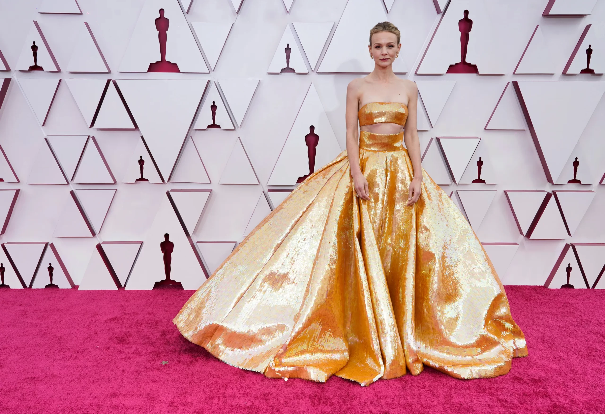 Carey Mulligan in Valentino op de rode loper bij de Oscars 2021