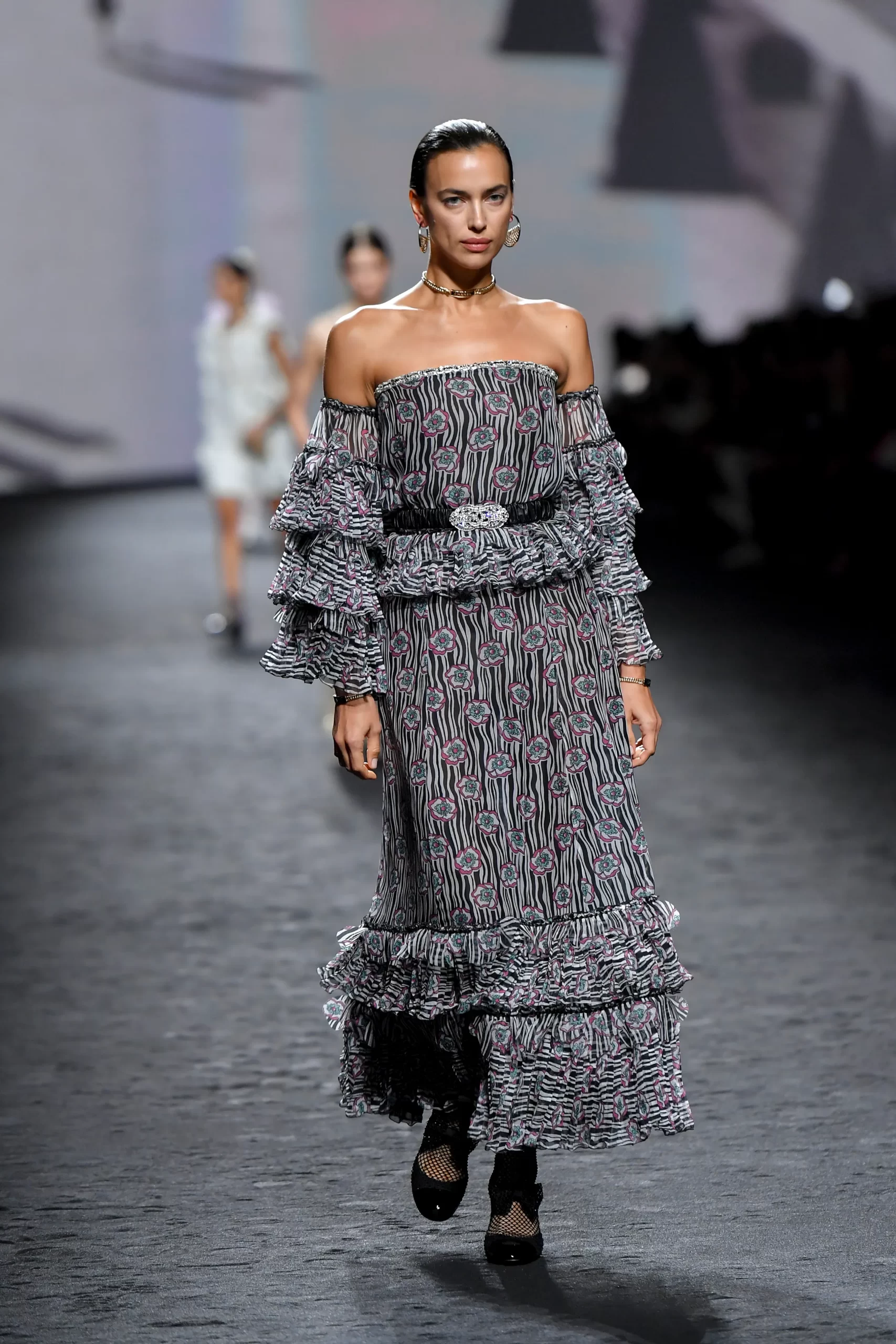 Chanel lente/zomer 2023 is een van de beste catwalkmomenten van Irina Shayk