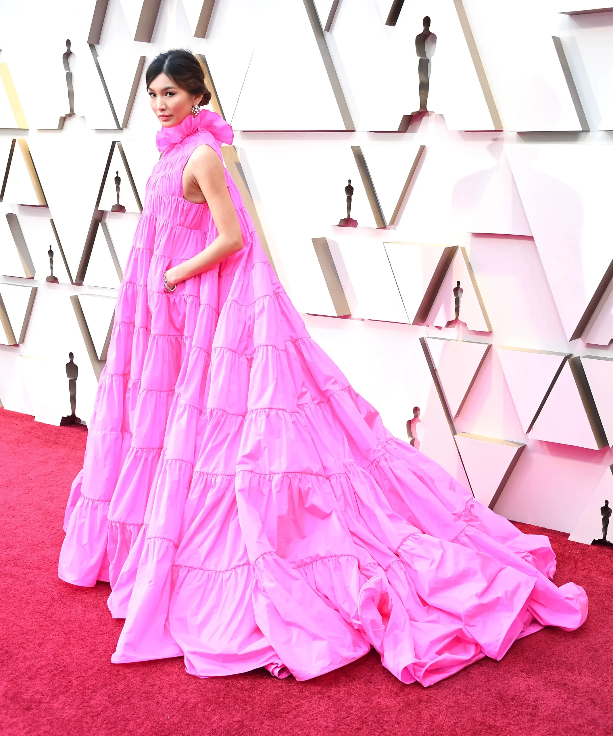 Gemma Chan in Valentino op de rode loper bij de Oscars van 2019