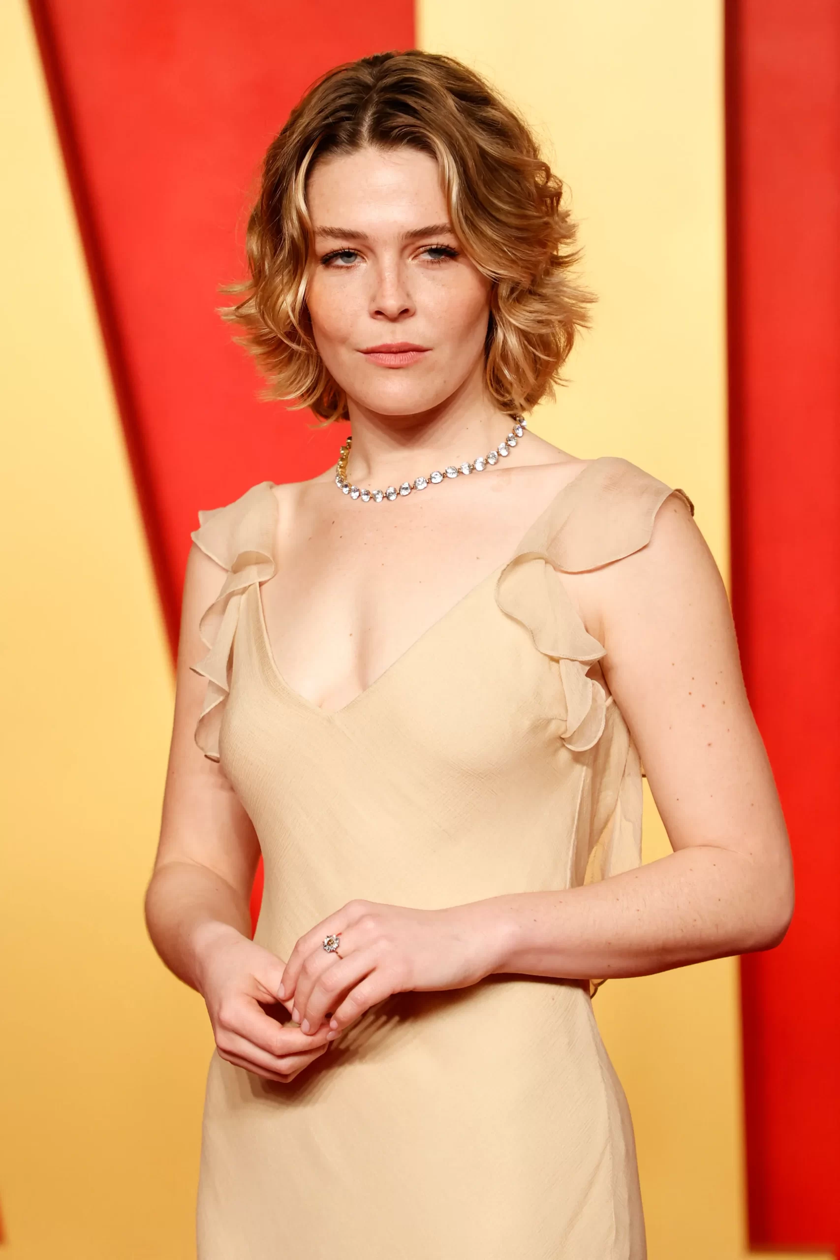 Maggie Rogers draagt een bob bij de Oscars
