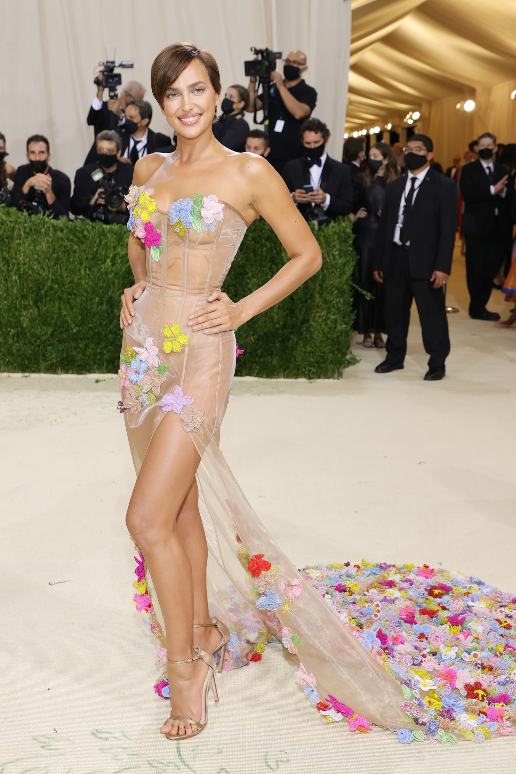De stijl van Irina Shayk: een naakte jurk op het Met Gala