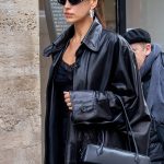 irina shayk smalle handtas