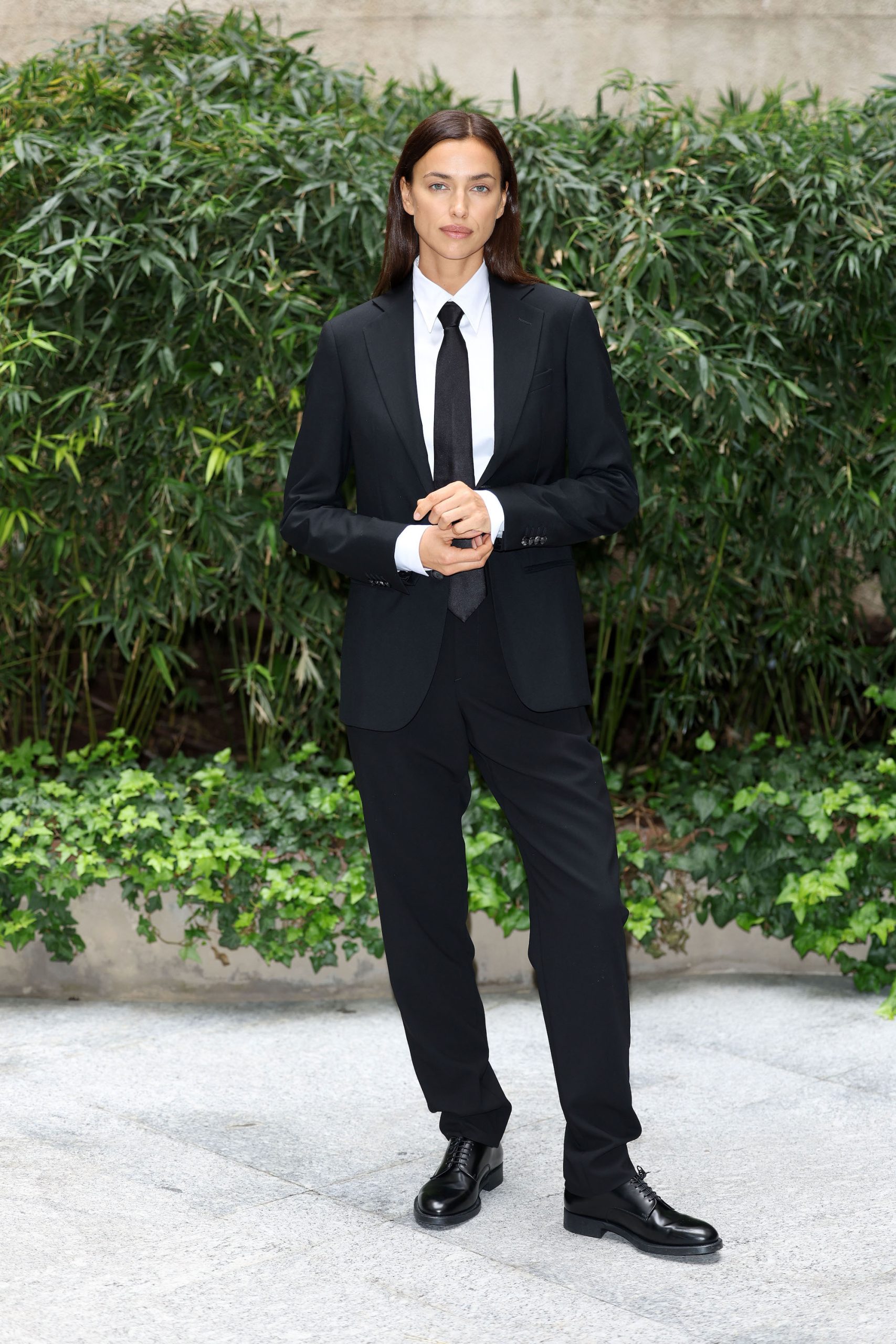 Shayk in een smoking