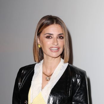 penelope-cruz-onthult-haar-nieuwe-honingblonde-bob-bij-de-chanel-show-in-parijs-288869