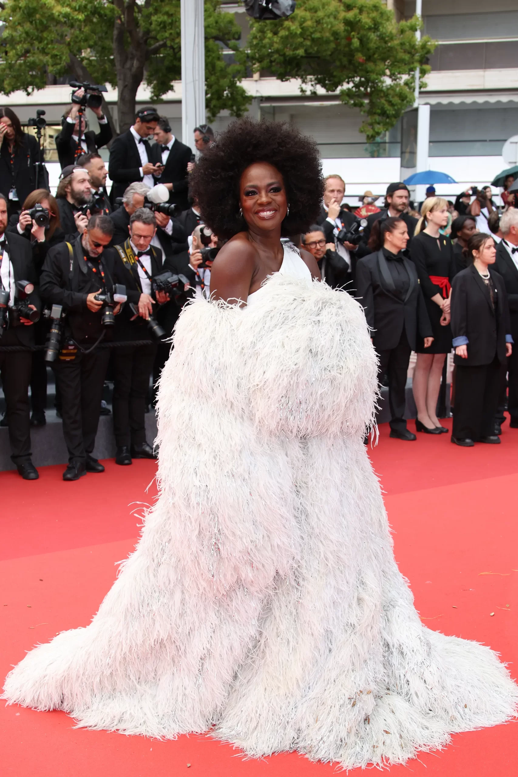 Viola Davis in Valentino op de rode loper bij de première van 'Monster' in Cannes in 2023