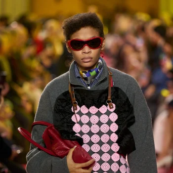 zo-kies-je-de-perfecte-zonnebril-bij-jouw-gezichtsvorm-390450