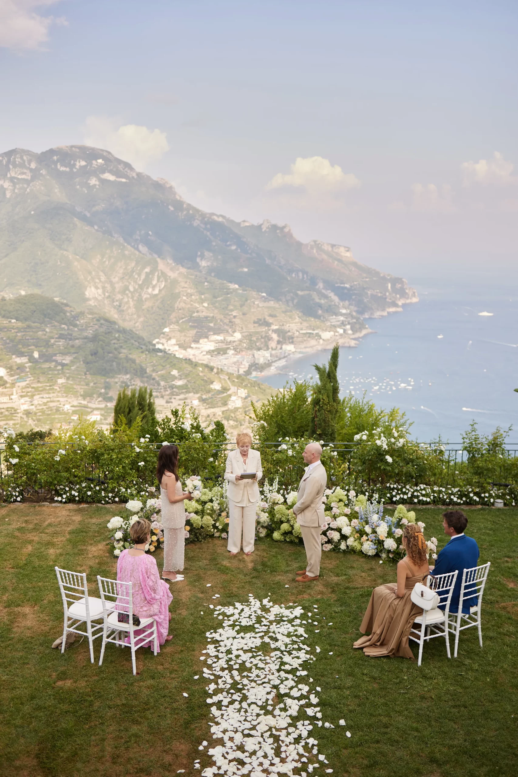 Tijdens de ceremonie van de bruiloft van Elizabeth Reaser en Bruce Gilbert