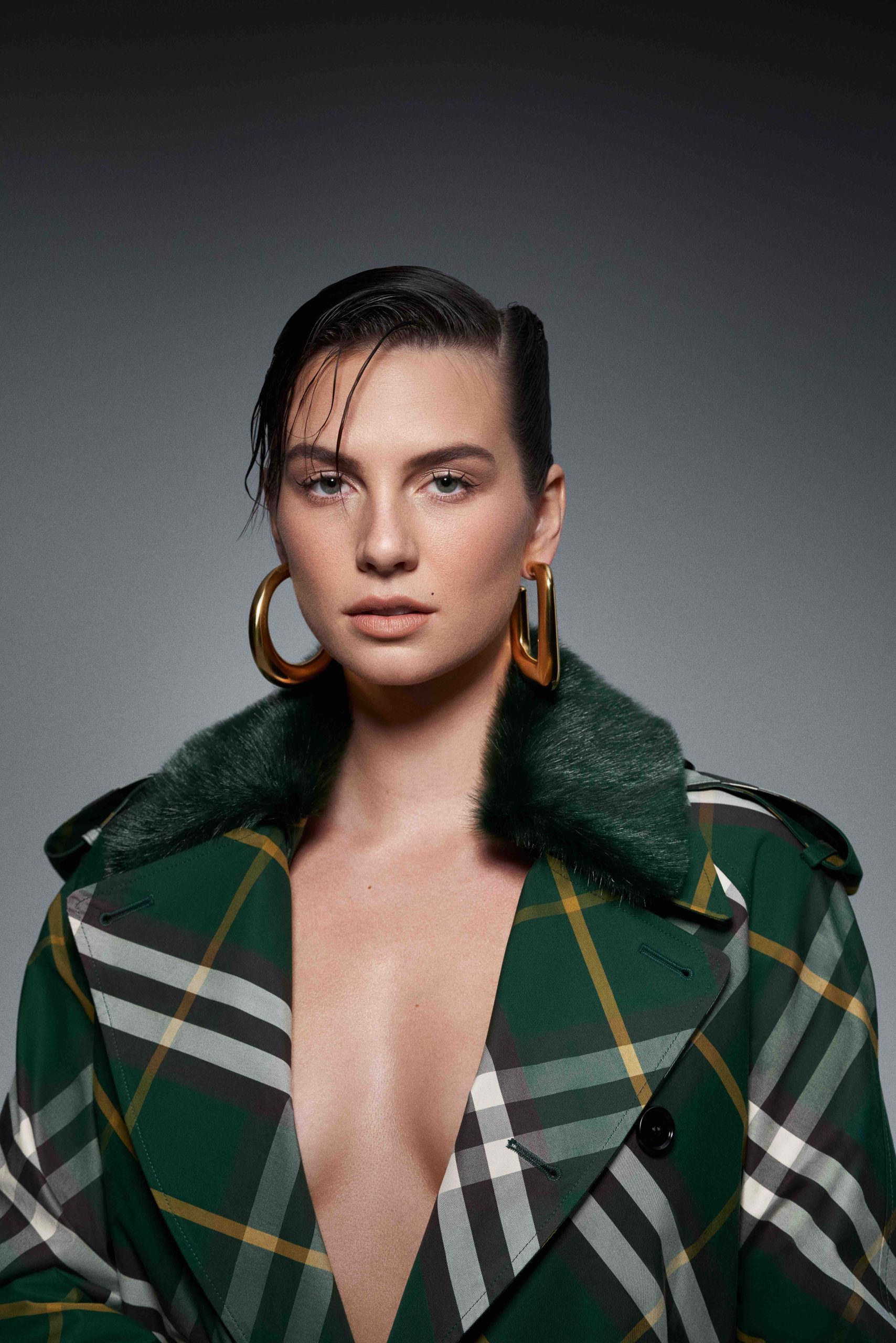 Zangeres Maan is terug en vertelt exclusief haar verhaal aan Vogue