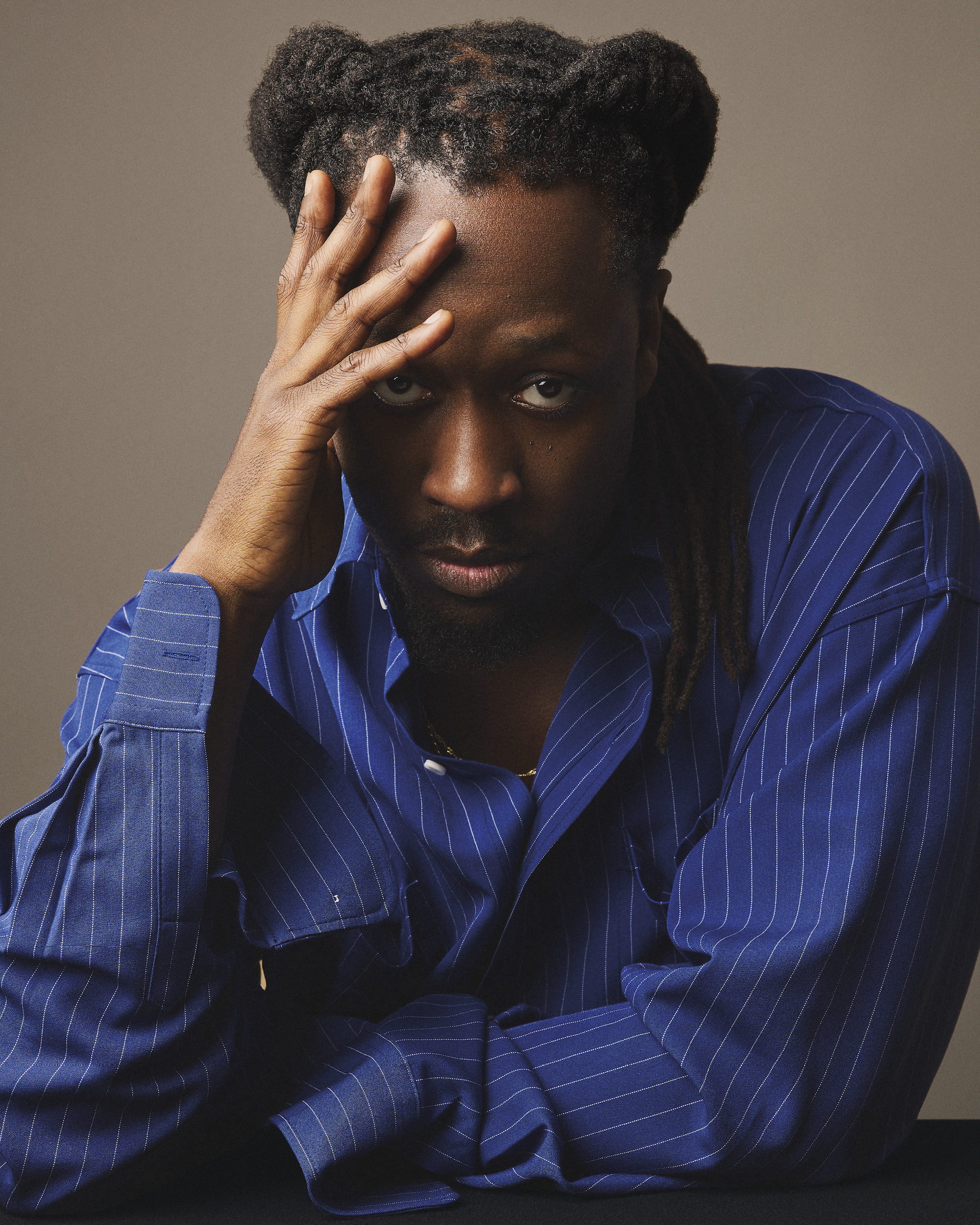 Akwasi is een van de makers die verbinding zoekt in Vogue's meinummer