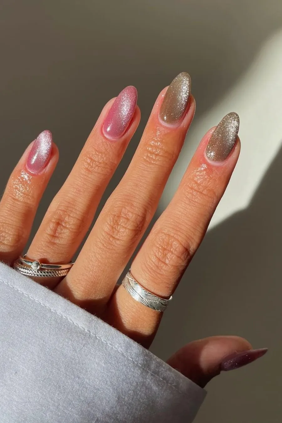 cat-eye-is-de-nageltrend-die-je-deze-zomer-wil-uitproberen-292879