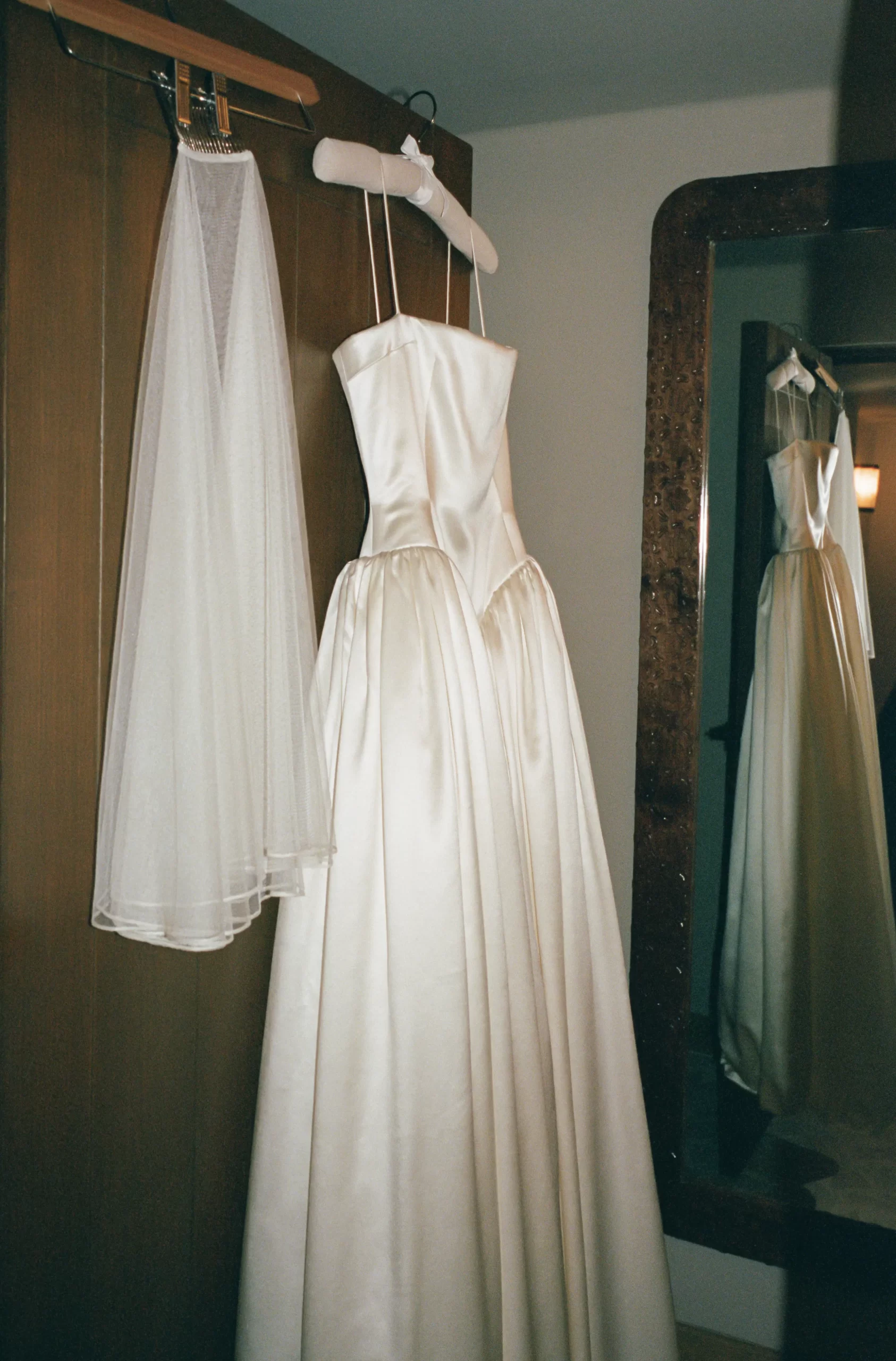 De bruidsjurk van Alex Cooper