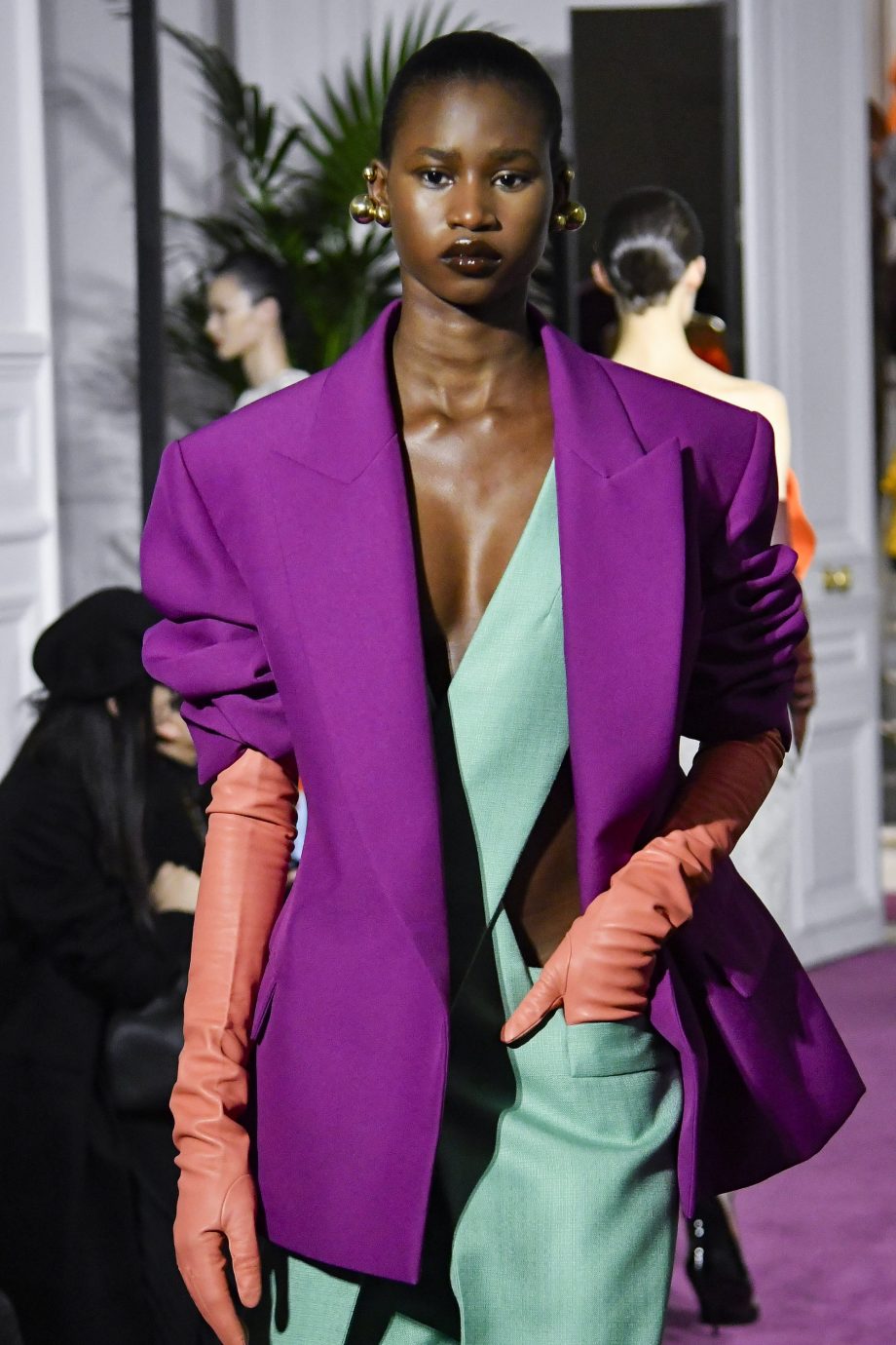 colorblocking-is-een-van-de-grootste-trends-van-de-lente-dit-zijn-de-kleurencombinaties-van-het-seizoen-295164