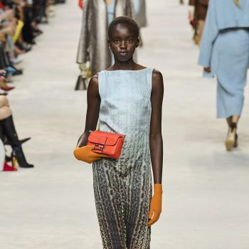rood-move-over-deze-kleur-ballerina-geeft-je-een-ultiem-zomergevoel-292396