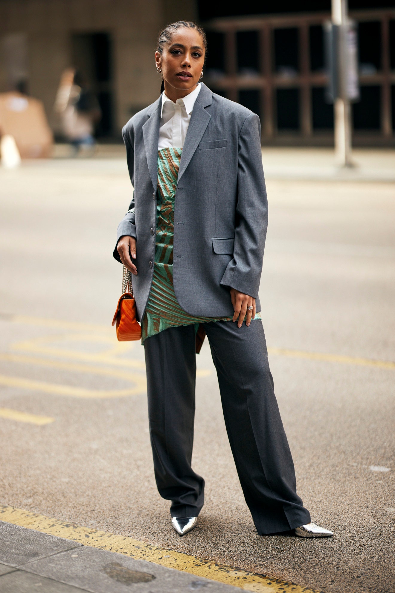 jurk over pantalon streetstyle