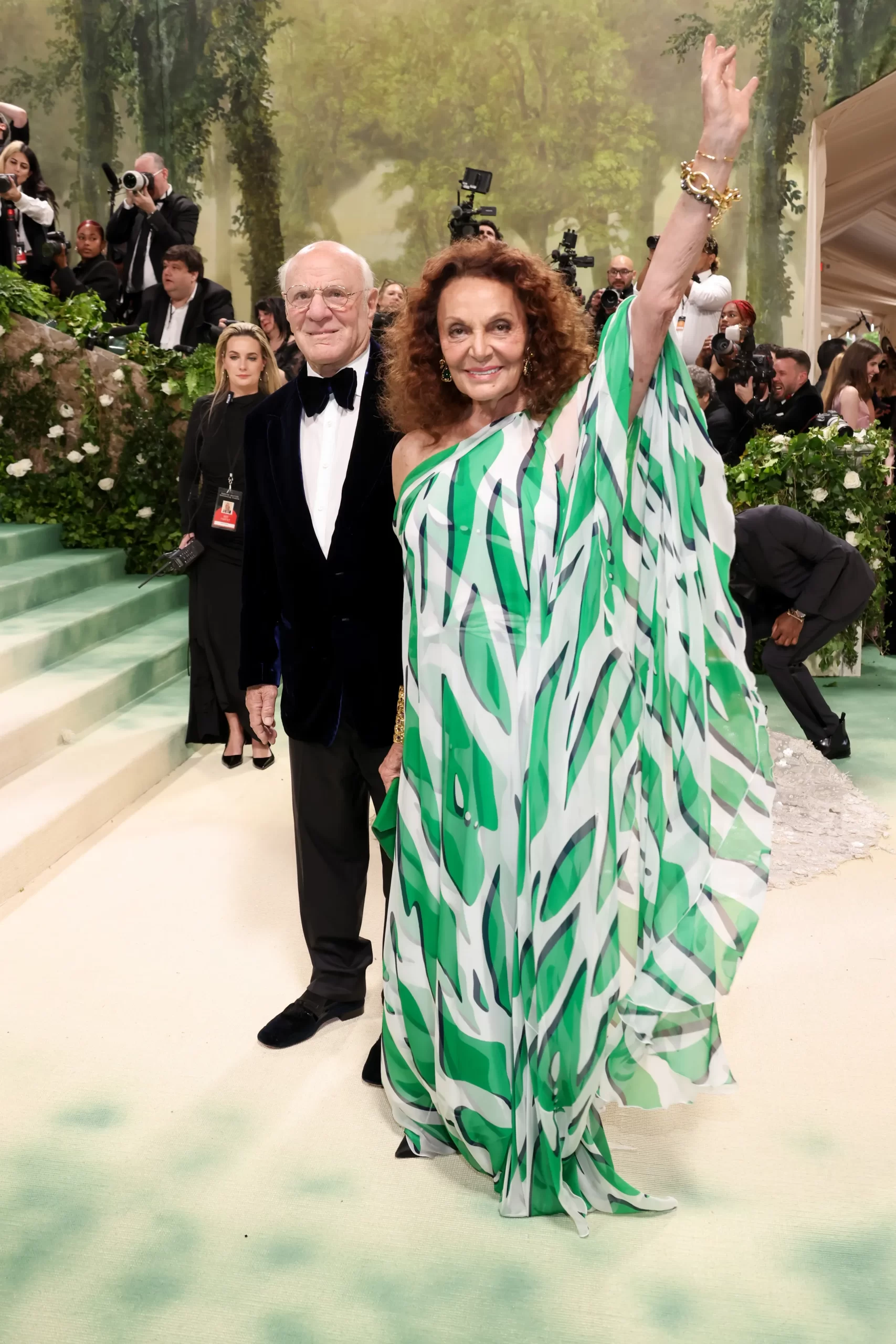 Barry Diller en Diane von Furstenberg in een jurk met groene bladeren