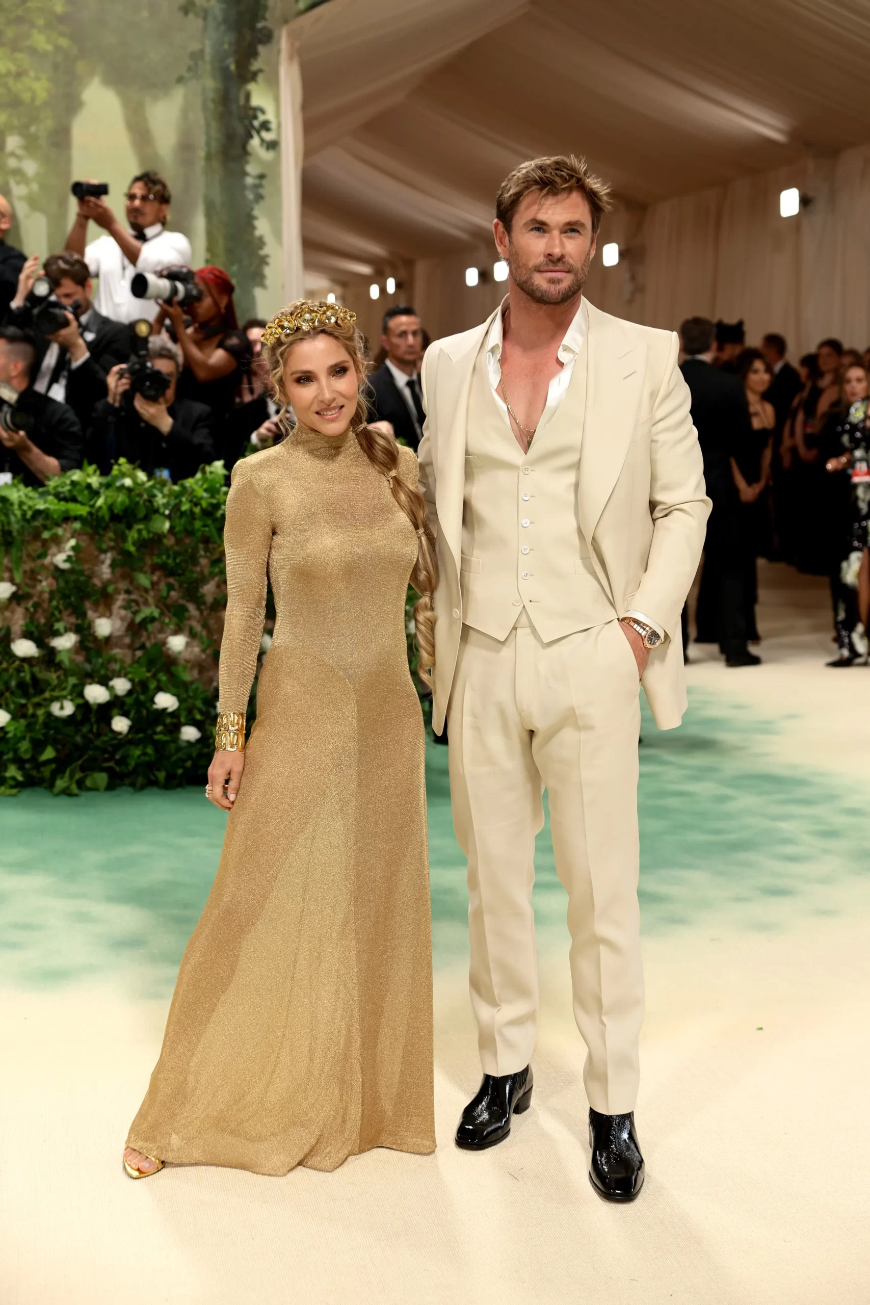 En Chris Hemsworth en Elsa Pataky op het Met Gala in Tom Ford