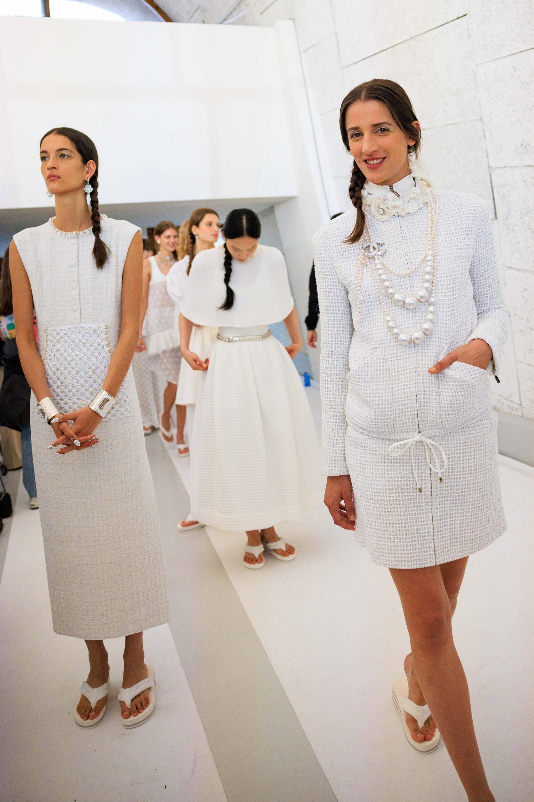 Achter de schermen bij de Chanel-show in Marseille