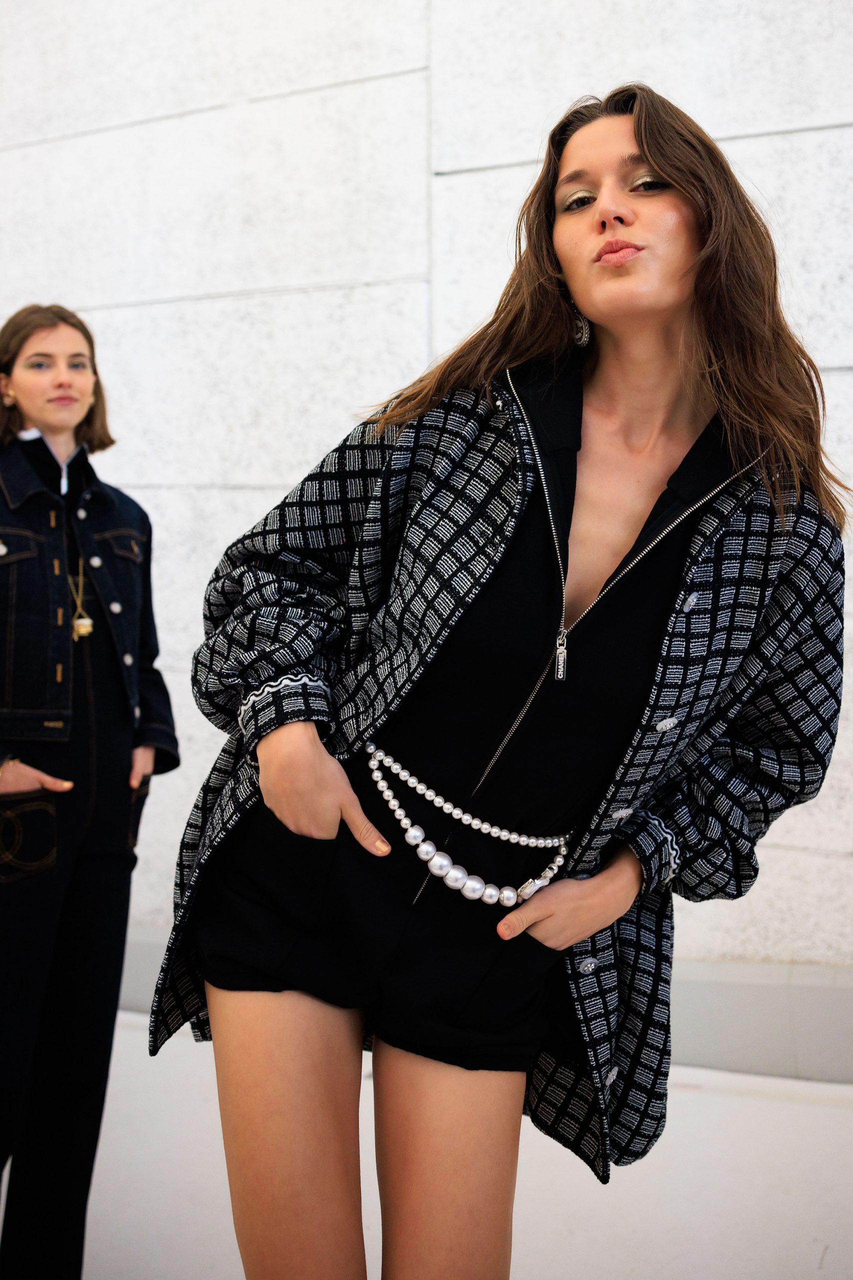 Achter de schermen bij de Chanel-show in Marseille