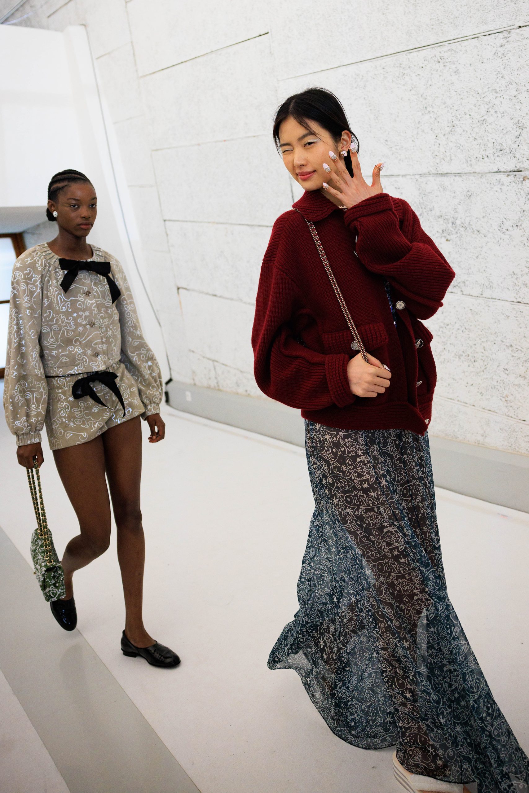 Achter de schermen bij de Chanel-show in Marseille