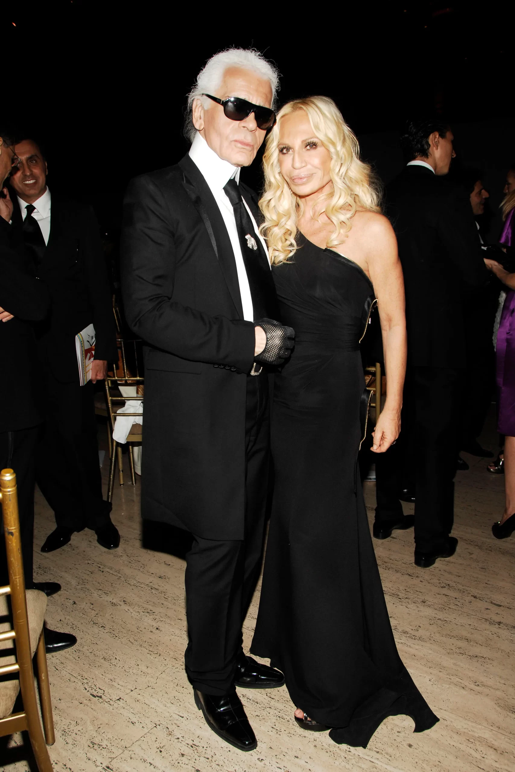 Donatella Versace met Karl Lagerfeld op het Fashion Group International gala.