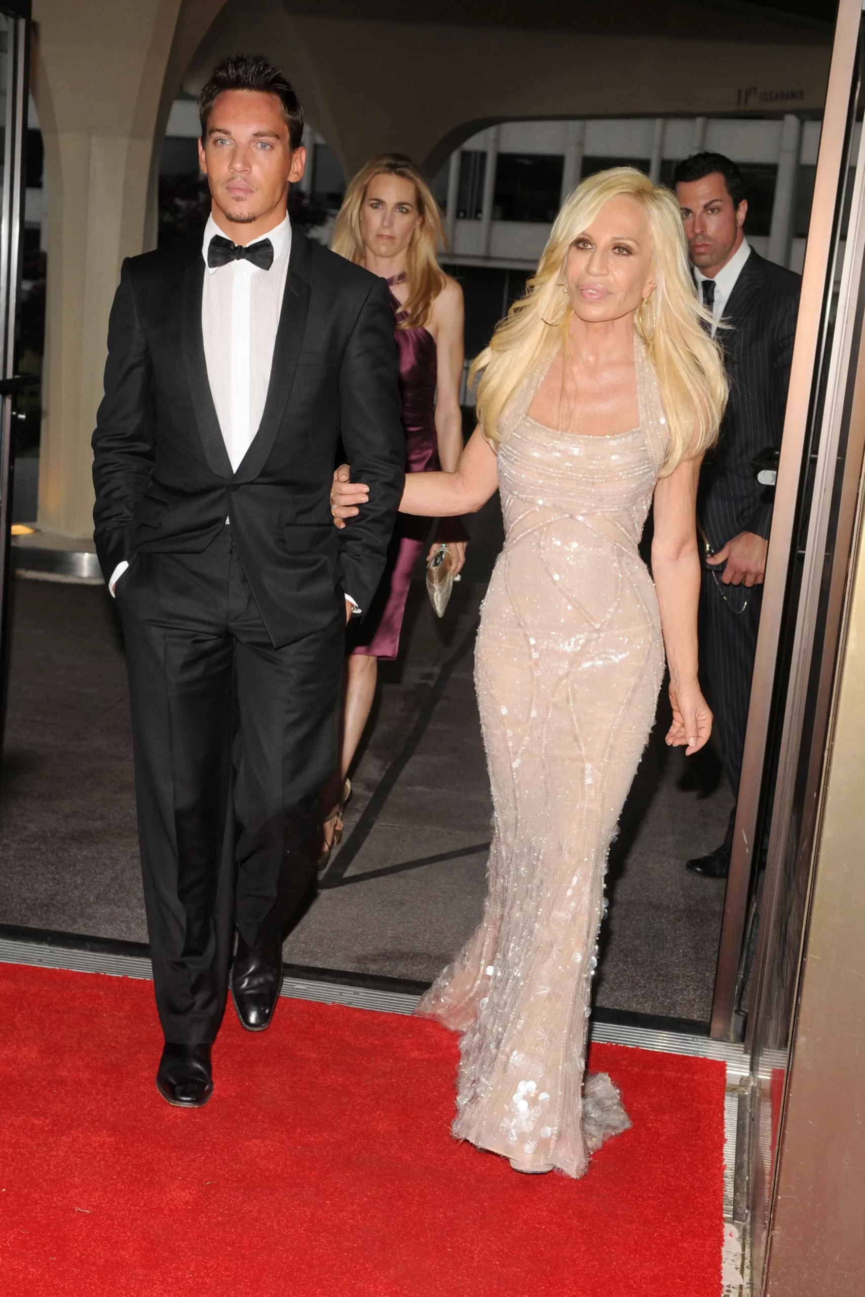 Met Jonathan Rhys Meyers bij het White House Correspondents Dinner.