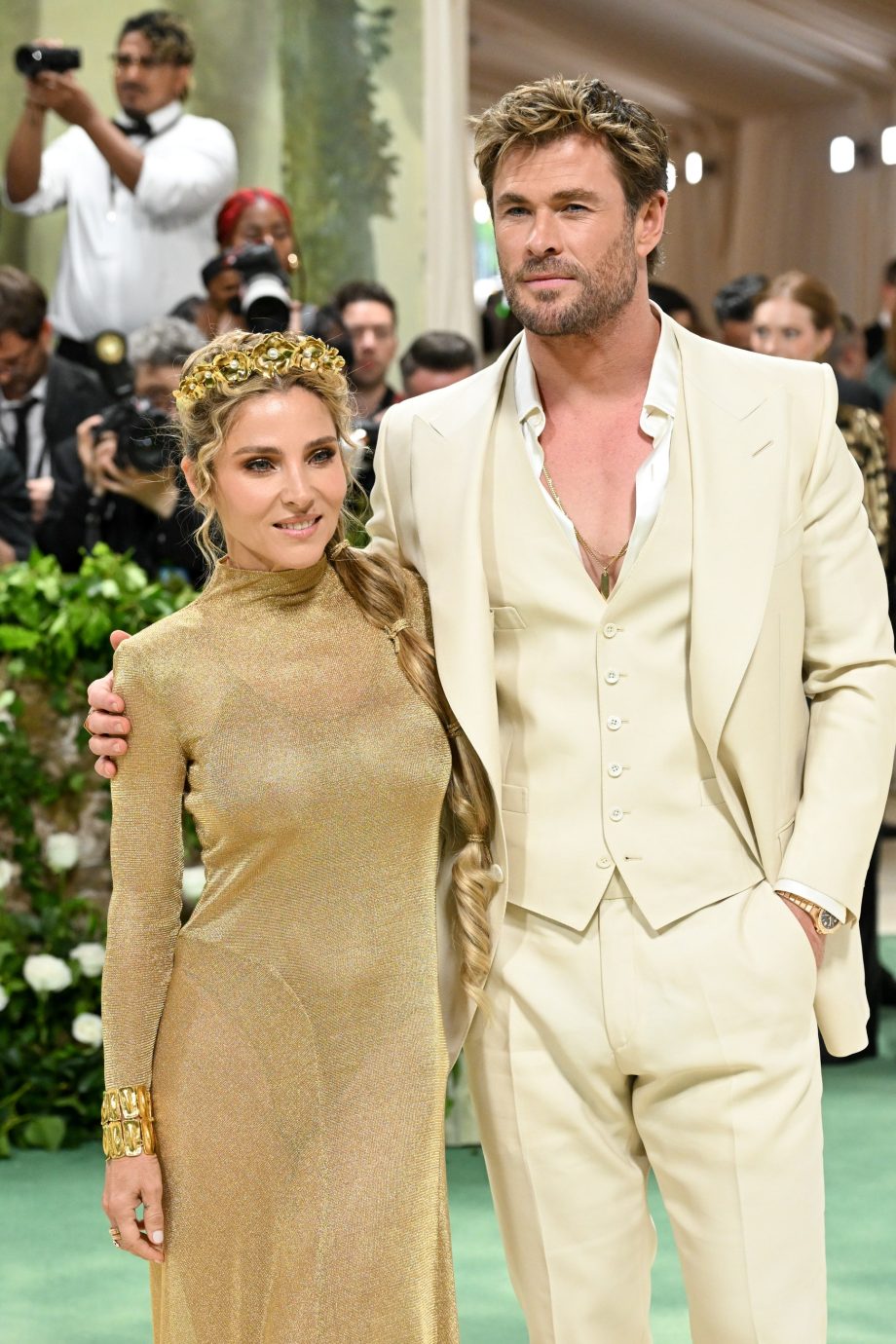 chris-hemsworth-en-elsa-pataky-matchen-in-tom-ford-op-het-met-gala-2024-296489