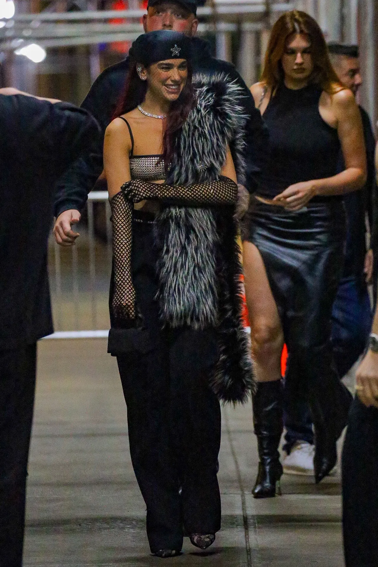 Dua Lipa onderweg naar een afterparty