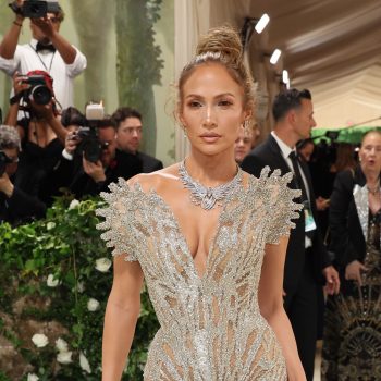 jennifer-lopez-is-altijd-de-meest-glamoureuze-ster-op-de-rode-loper-van-het-met-gala-344929