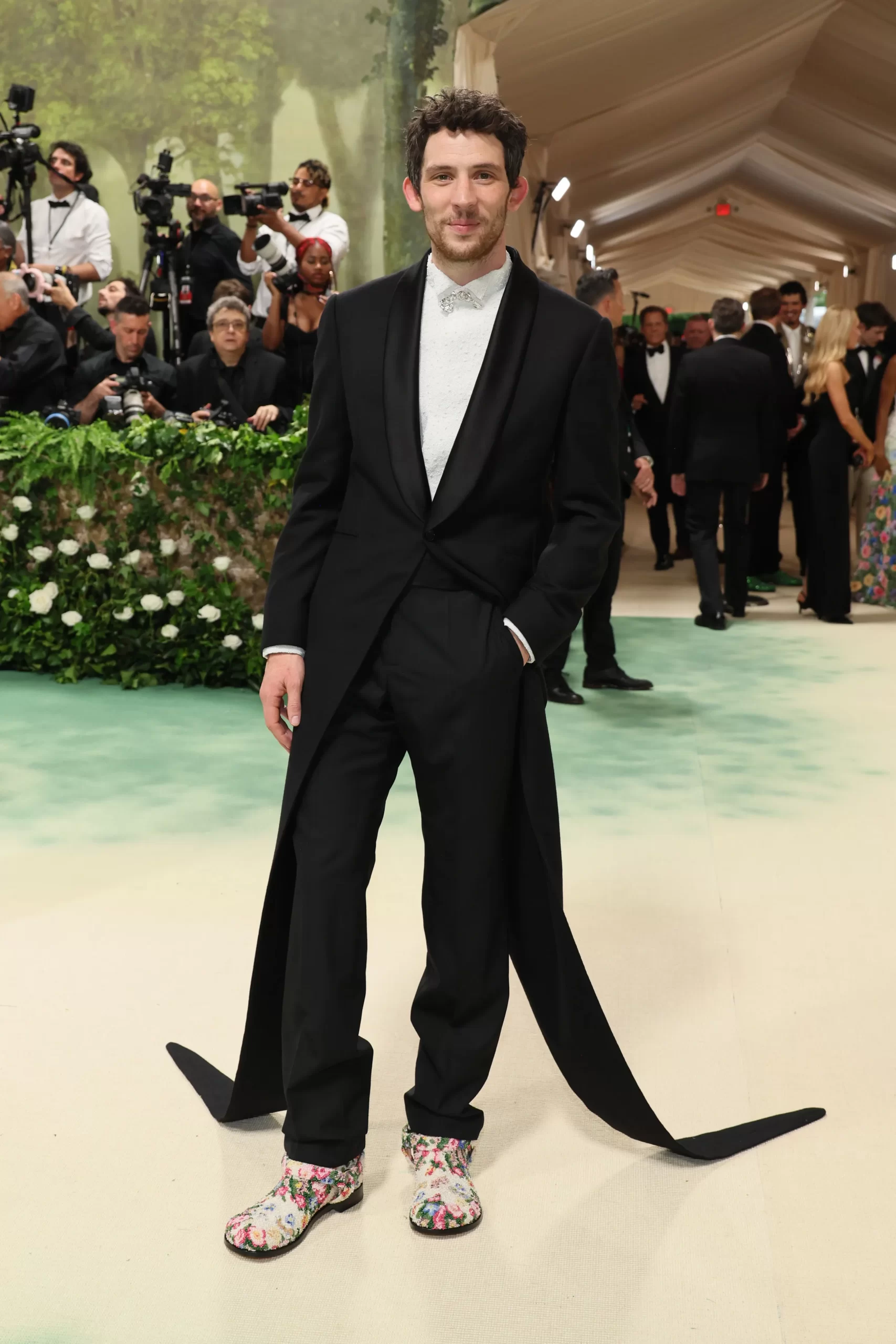 Josh O Connor in Loewe is een van de beste looks van het Met Gala 2024