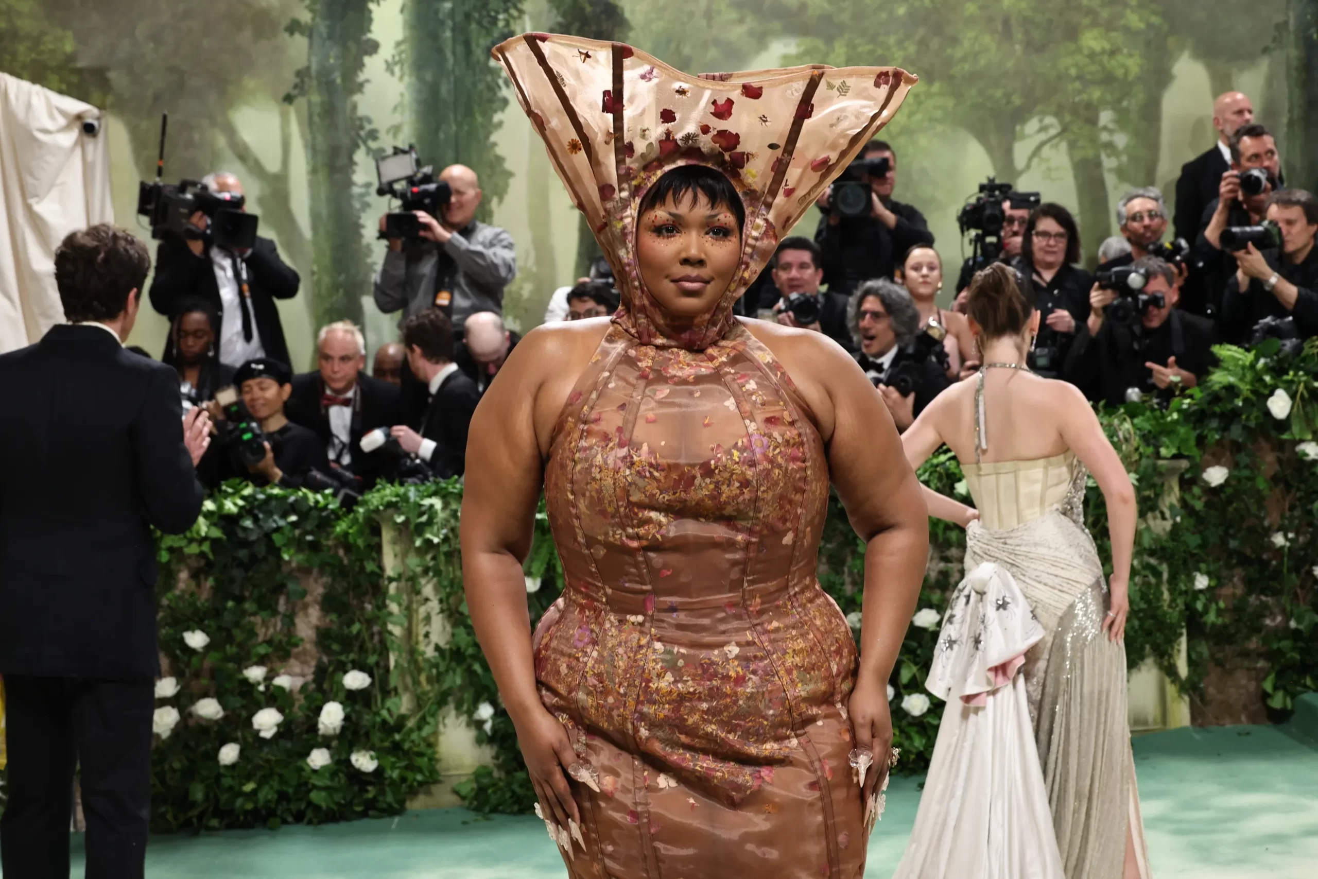 Lizzo met een van de opvallendste hoofddeksels van het Met Gala 2024