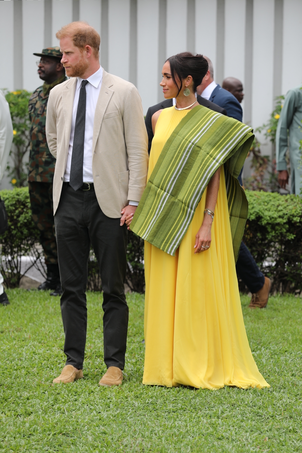 Meghan Markle en prins Harry tijdens hun royal tour in Nigeria