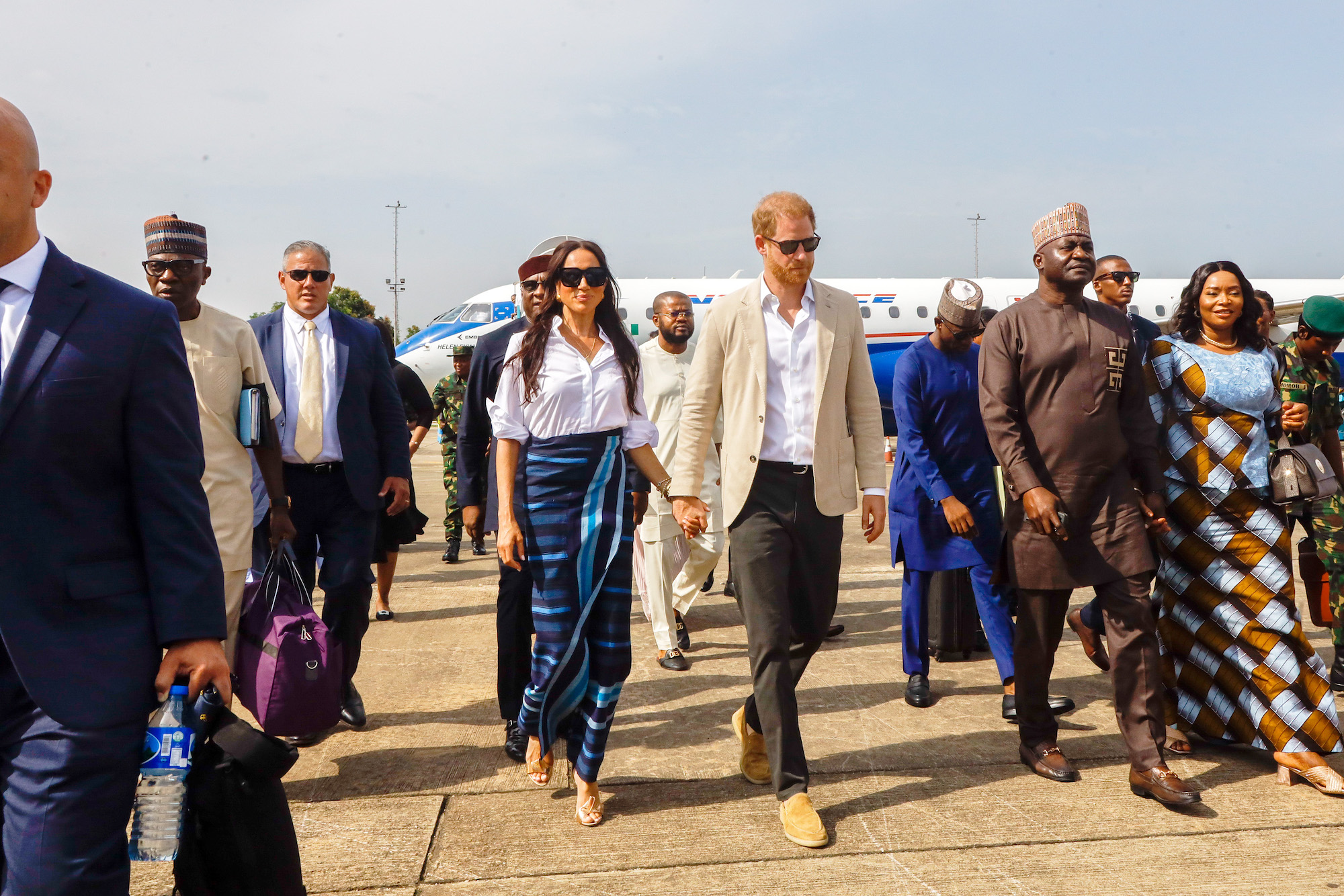 De hertog en hertogin van Sussex komen aan in Lagos