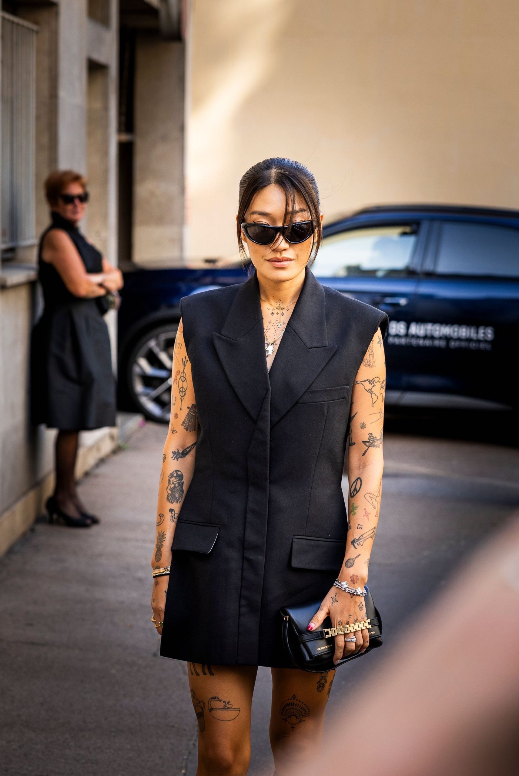 Peggy Gou in een LBD is een van haar beste streetstylelooks