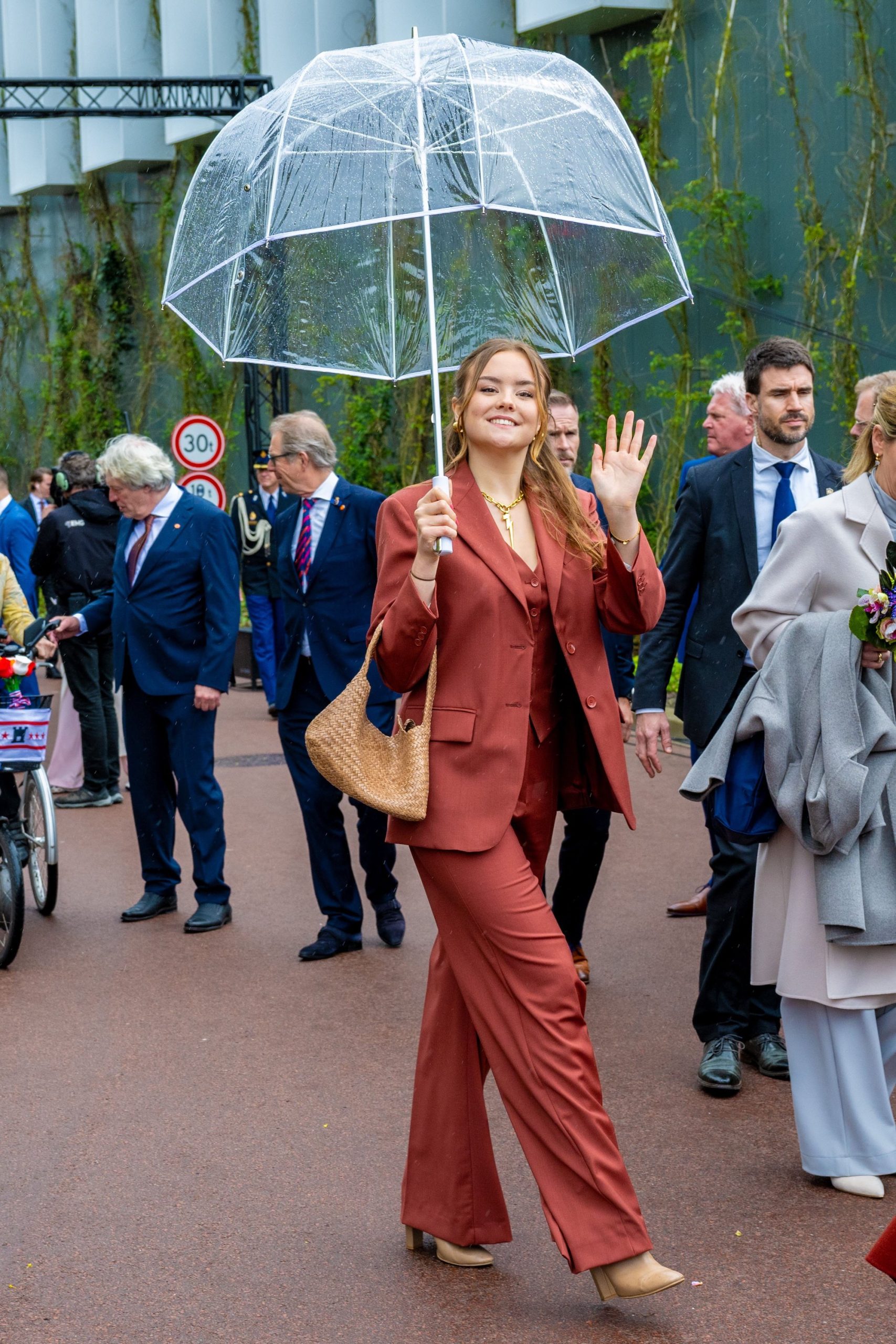 Prinses Ariane in een pak van Max Mara