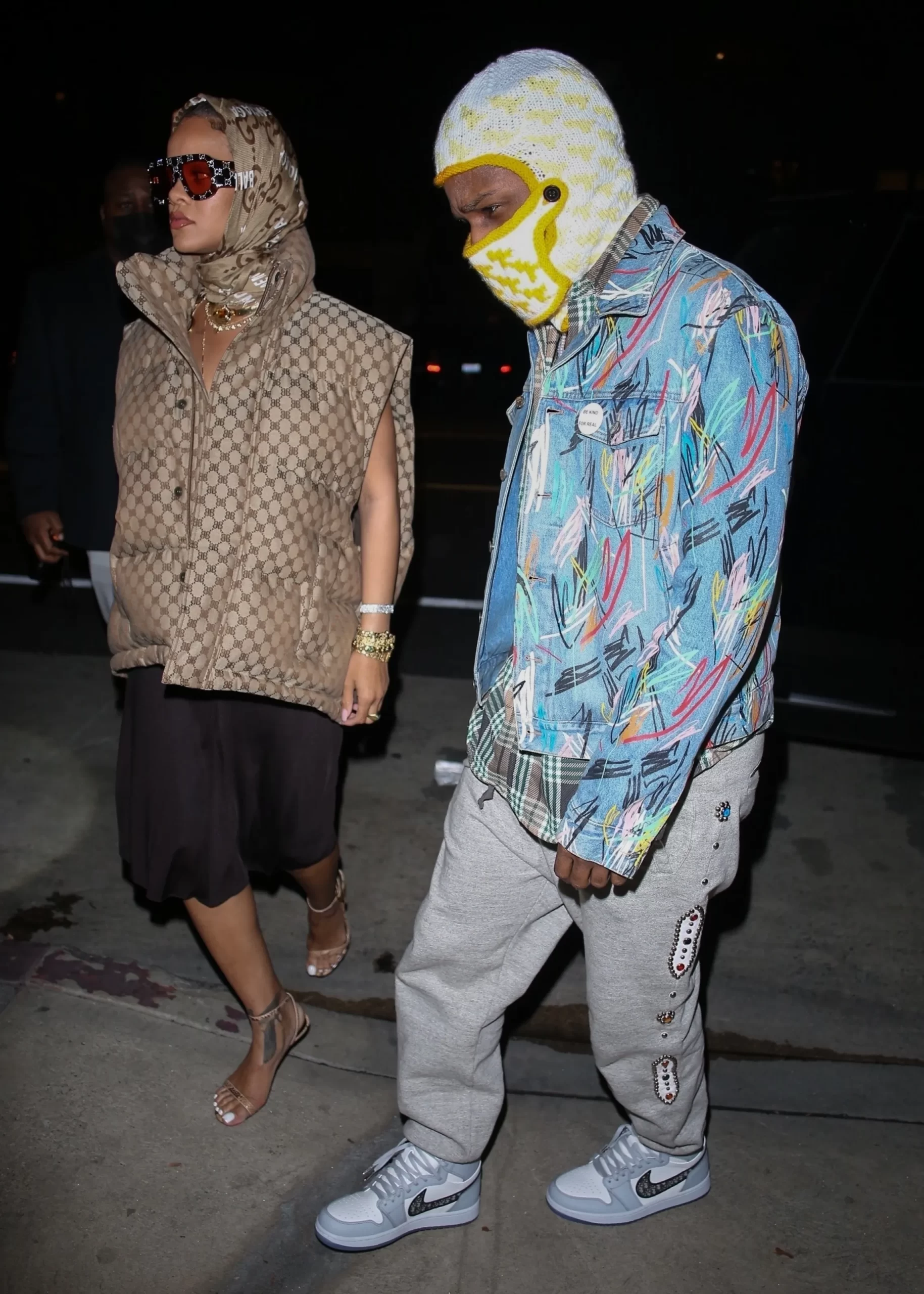 Het koppel draagt Balenciaga, Dior en Gucci