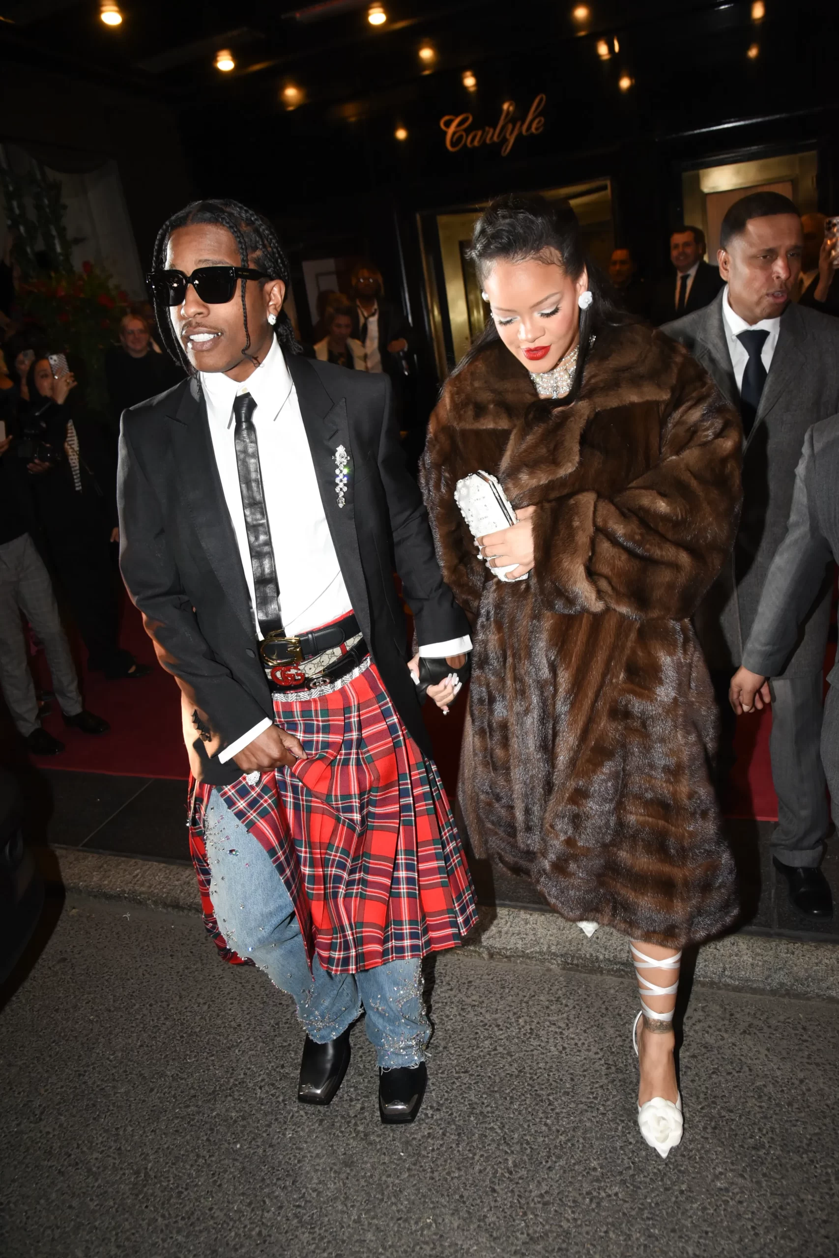 Het koppel verlaat het Carlyle Hotel in 2023 voor het Met Gala
