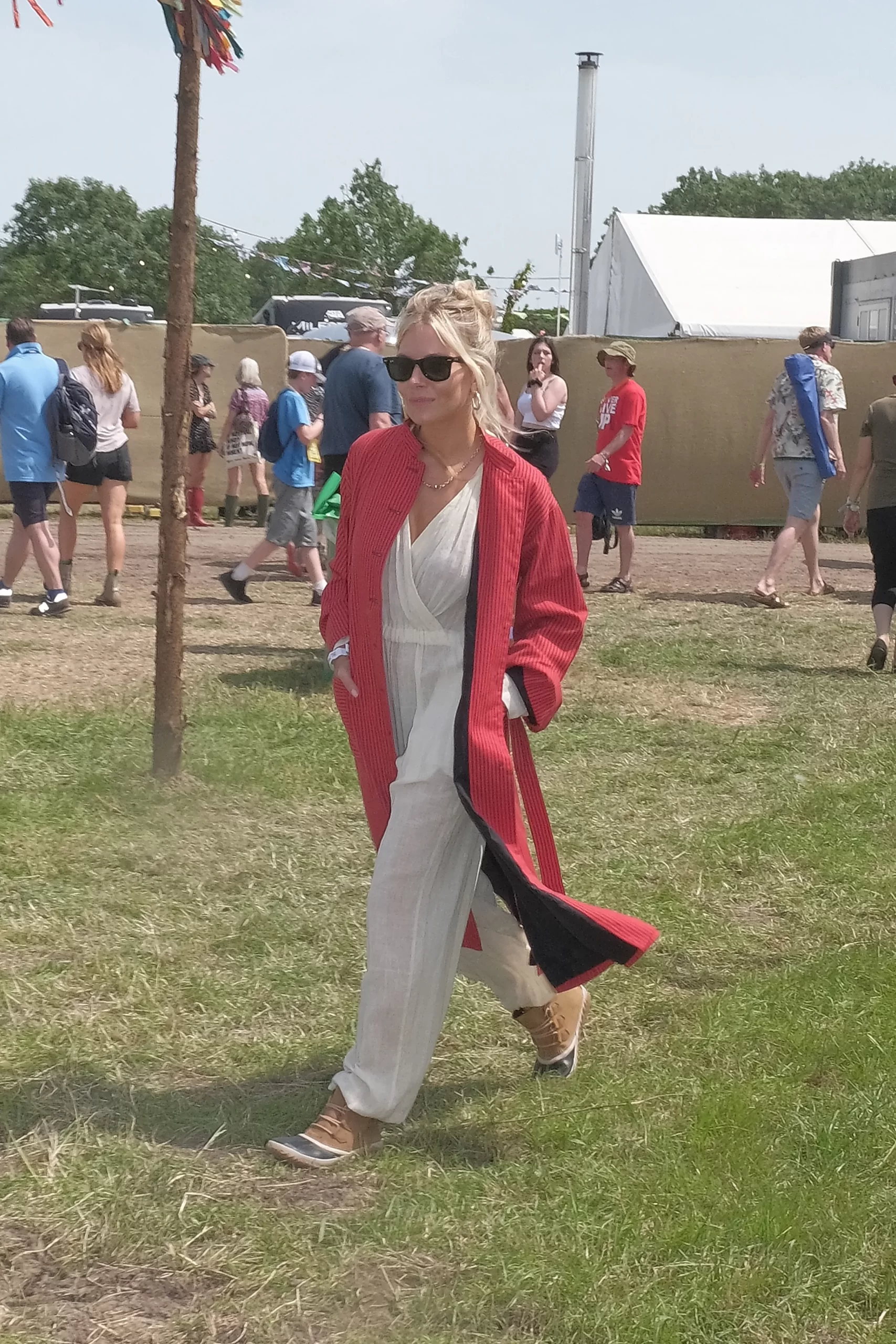 De actrice op Glastonbury in 2019