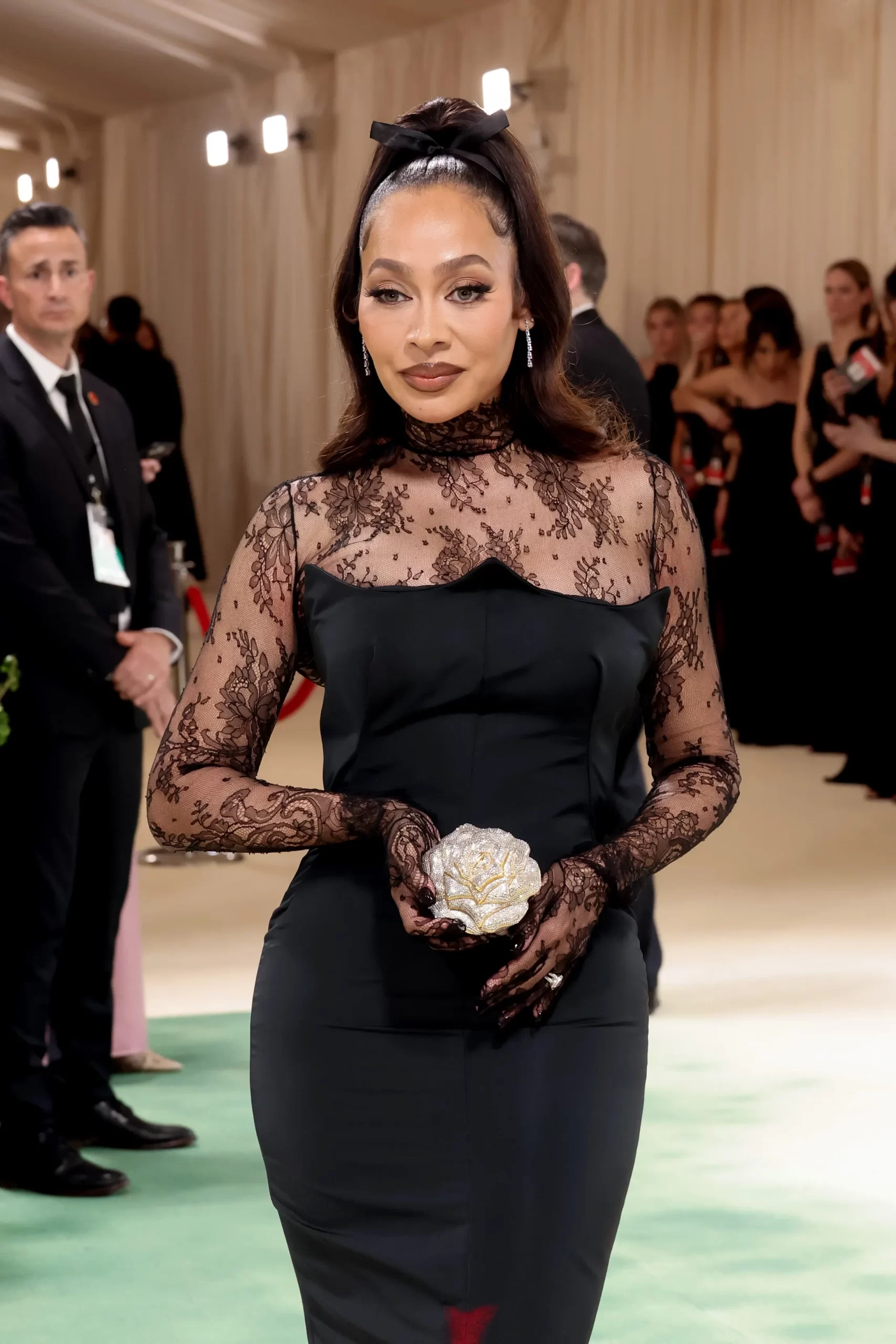 La La Anthony draagt een bijzondere tas naar het Met Gala 2024