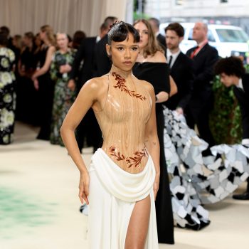 taylor-russell-maakt-debuut-op-het-met-gala-2024-uiteraard-in-een-look-van-loewe-296513